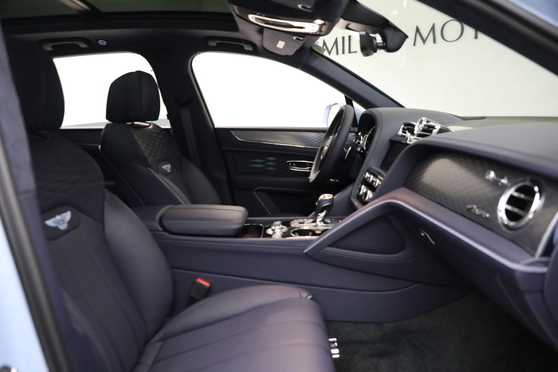 mph027_357292528_New_2025_Bentley_Bentayga_Azure_V8_f61a89f603