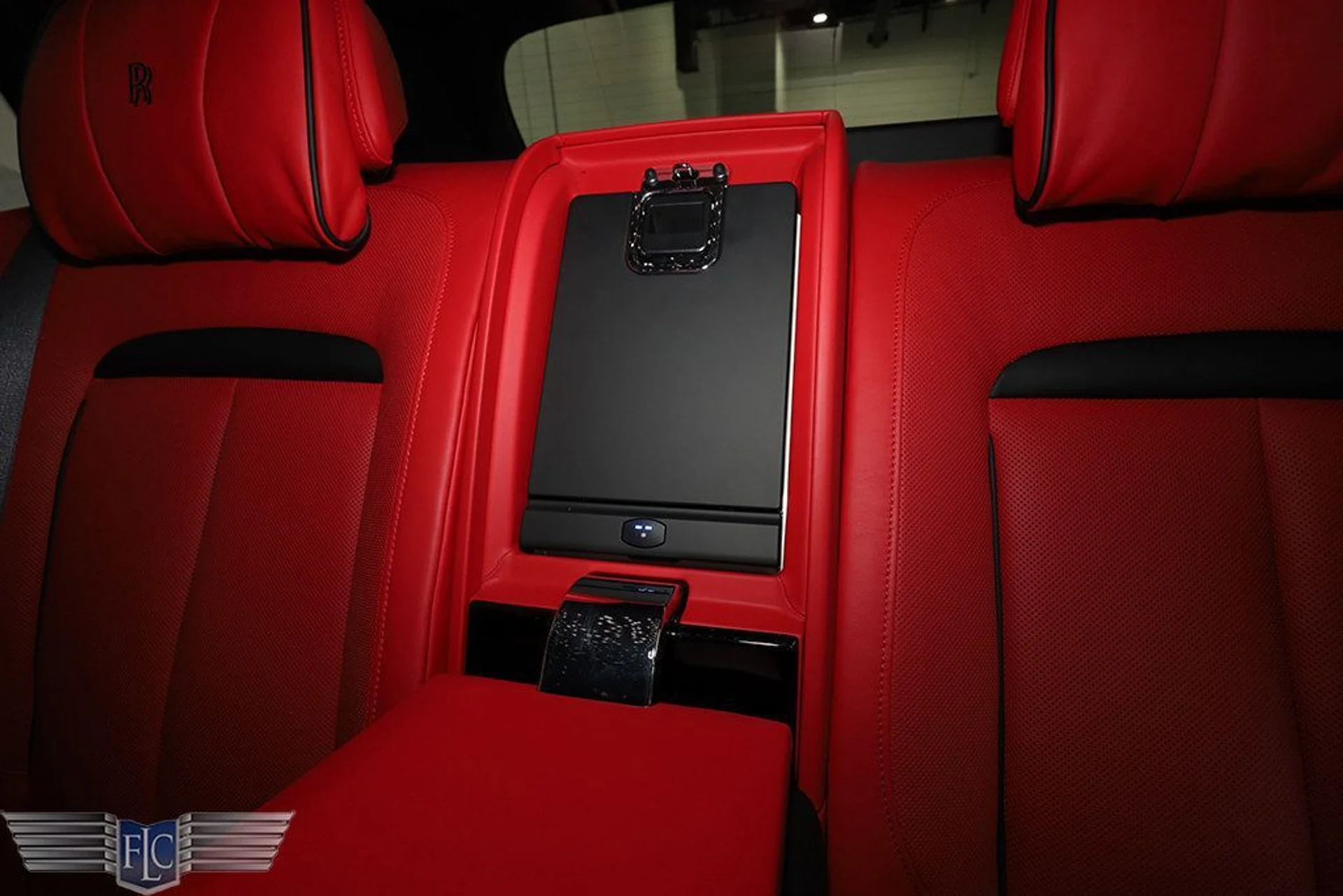 mph027_3573910706_used_2024_rolls_royce_cullinan_sportutility_9689_22979404_28_1024_5050ae243e