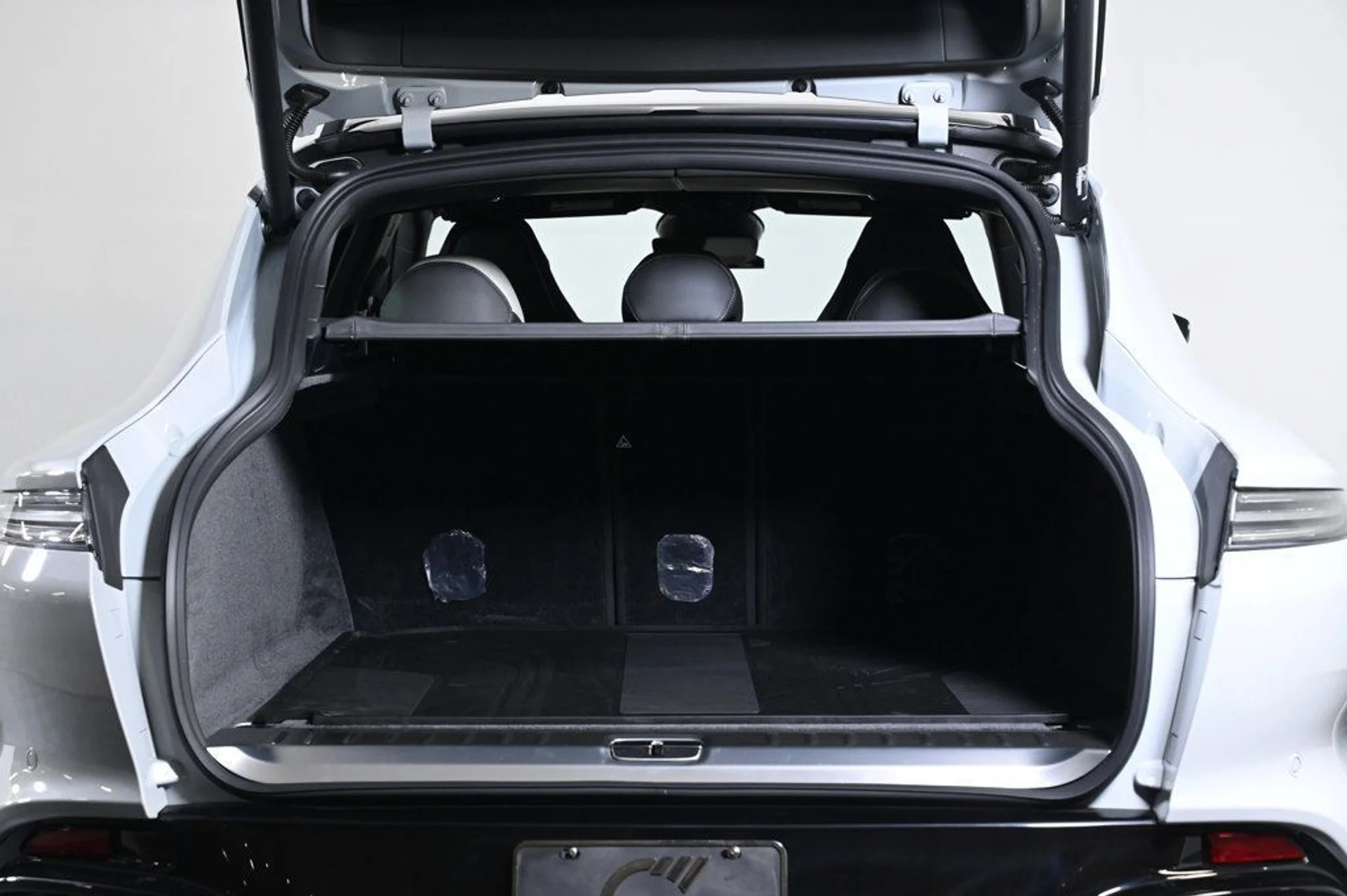 mph027_3578302859_new_2026_aston_martin_dbx_sawd_11350_23000820_27_1024_f9b4b140eb