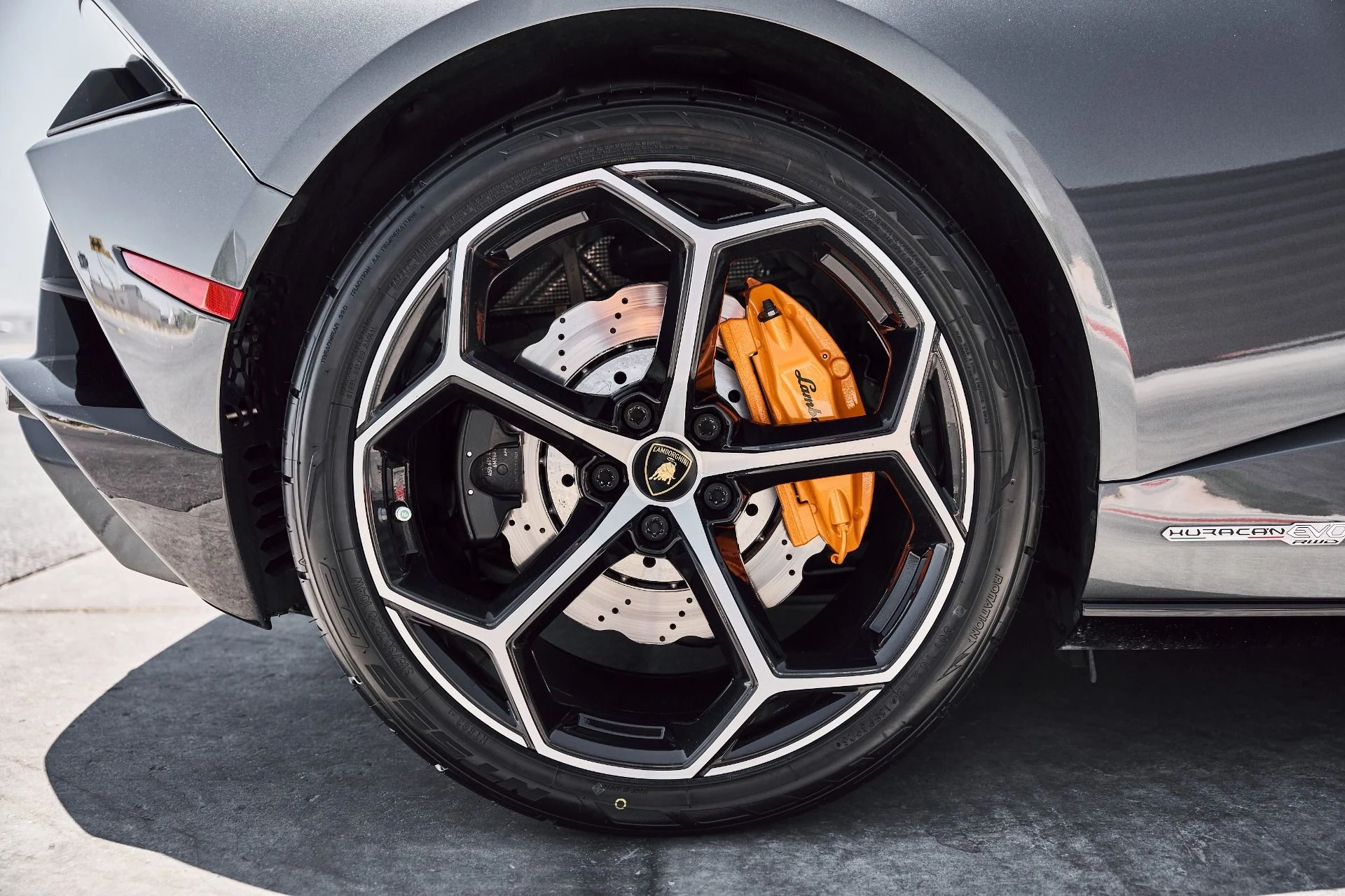 mph027_3583843817_Used_2021_Lamborghini_Huracan_EVO_Base_1780708709_469cbce7ef