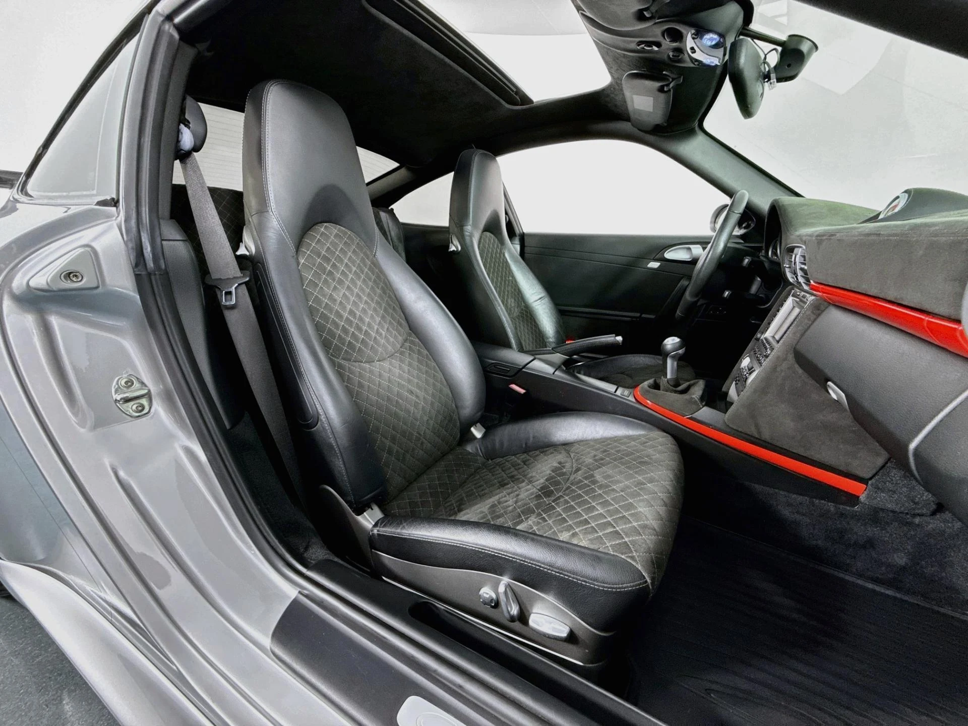 mph027_3584198411_Used_2006_Porsche_911_Carrera_S_1789504167_d3225fffe6