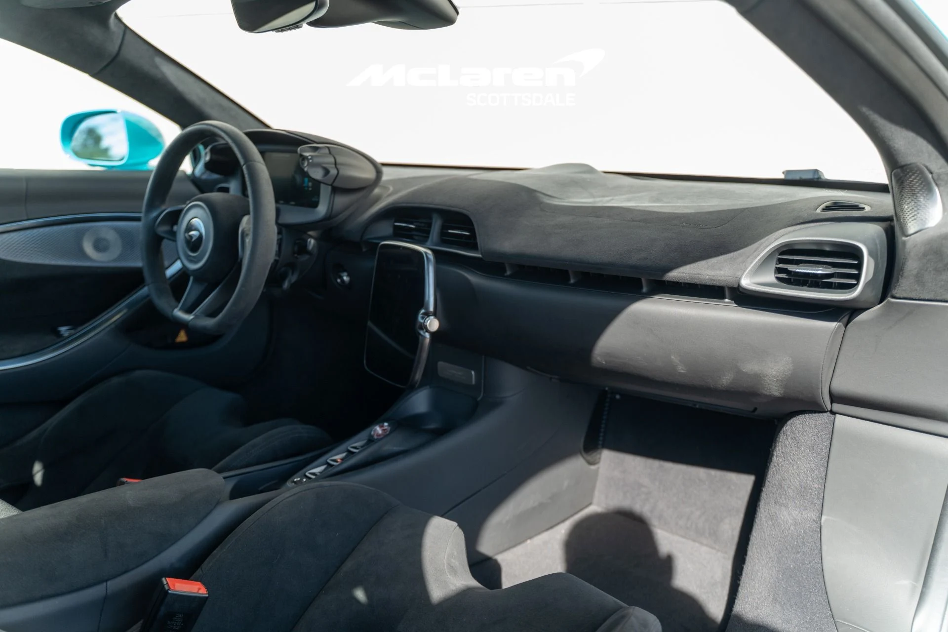 mph027_358452473_Used_2024_MCLAREN_ARTURA_1769657486_569be663dc