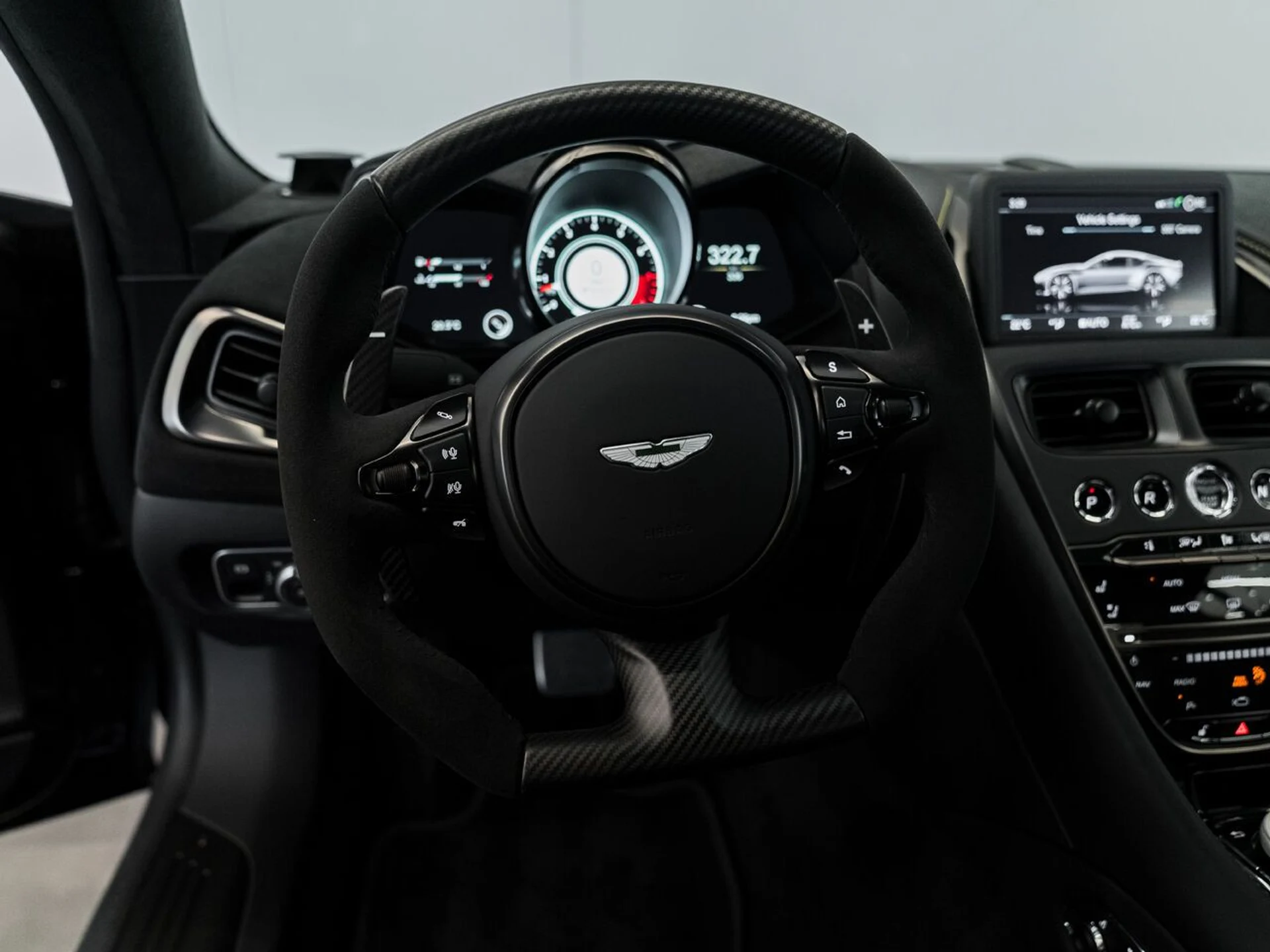mph027_3588387271_aston_martin_dbs_2023_jpg_v_1758918548_a338f5e5ce