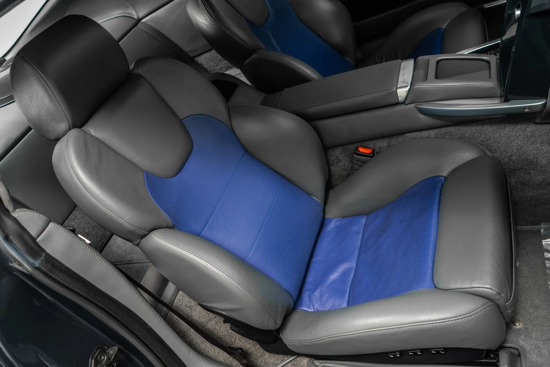 mph027_3606541492_Used_2003_Aston_Martin_Vanquish_New_York_Auto_Show_Display_Car_1771521134_49169f47e3