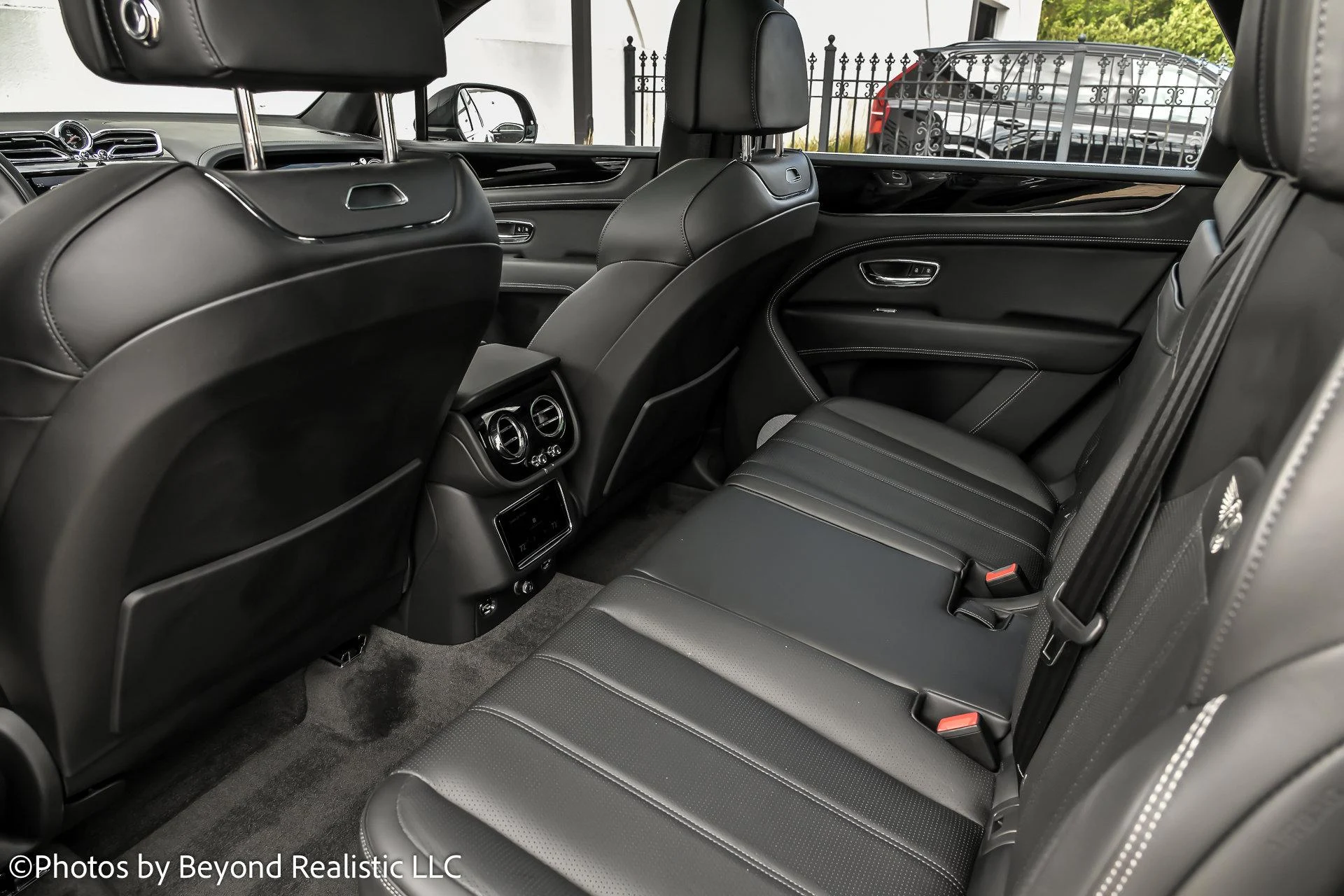 mph027_3614806946_Used_2024_Bentley_Bentayga_Hybrid_1759997553_dd914263f4