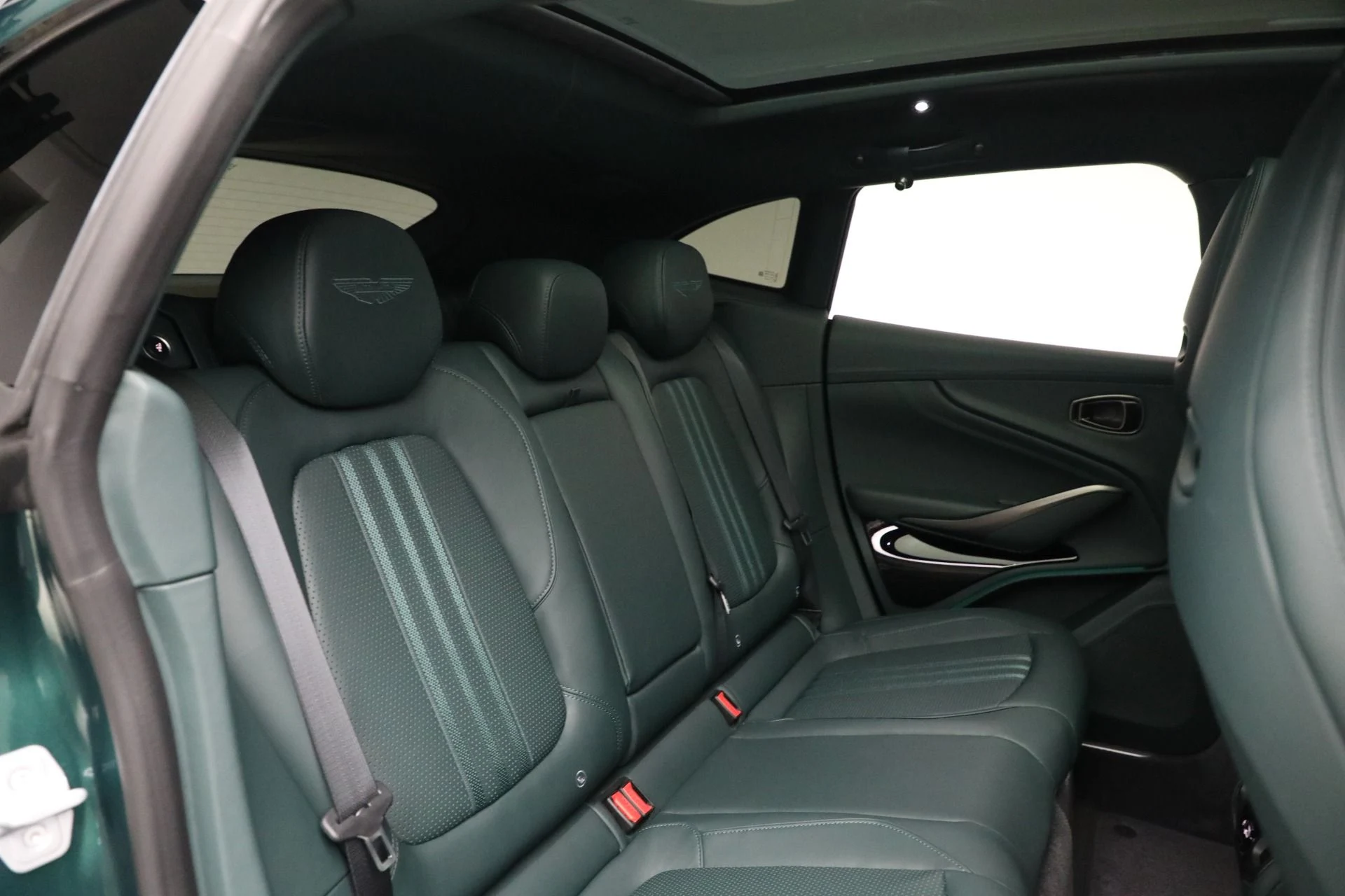 mph027_3622447190_New_2025_Aston_Martin_DBX_707_e4ea2a0382