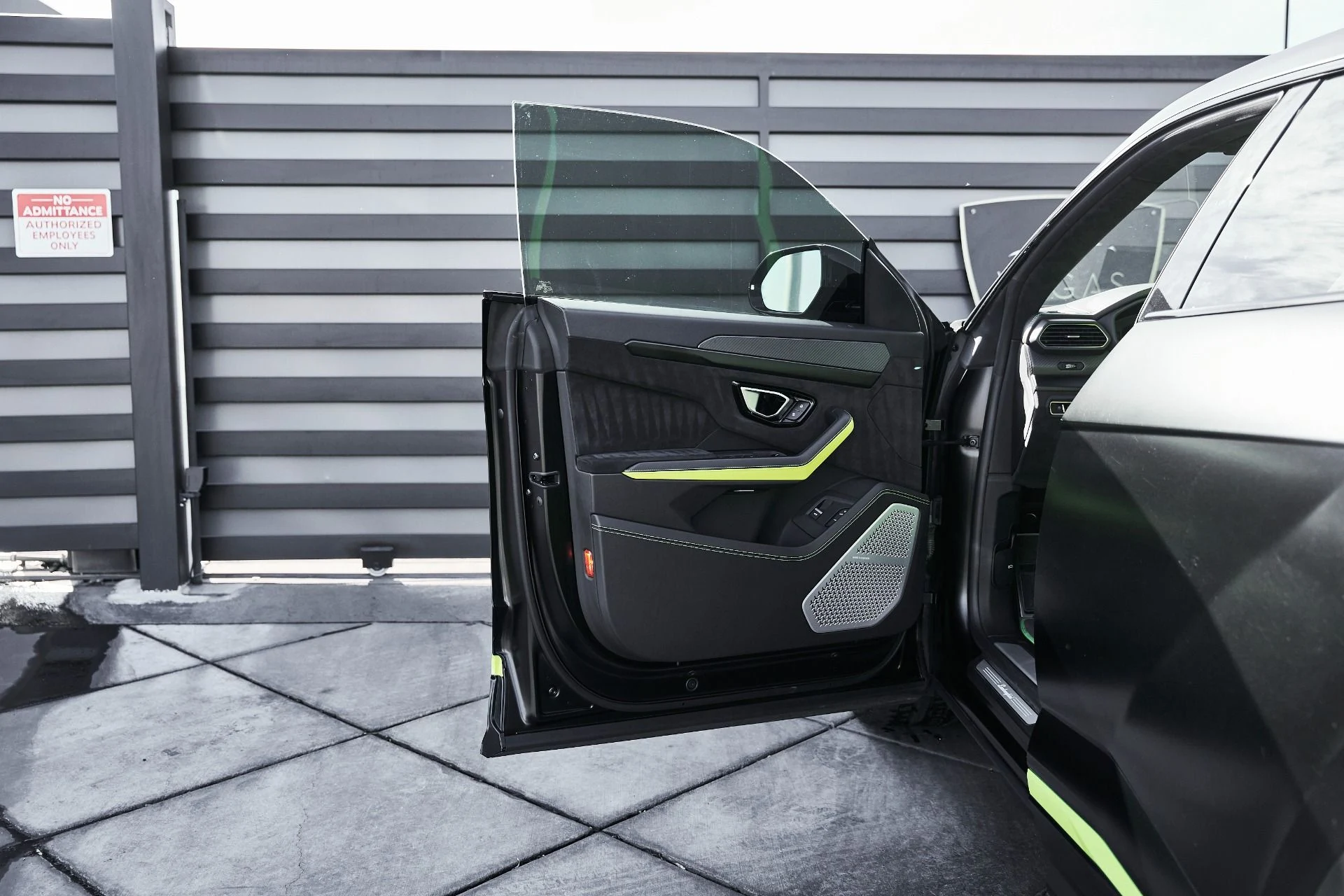 mph027_3628253772_Used_2022_Lamborghini_Urus_1774548589_e4ac307353