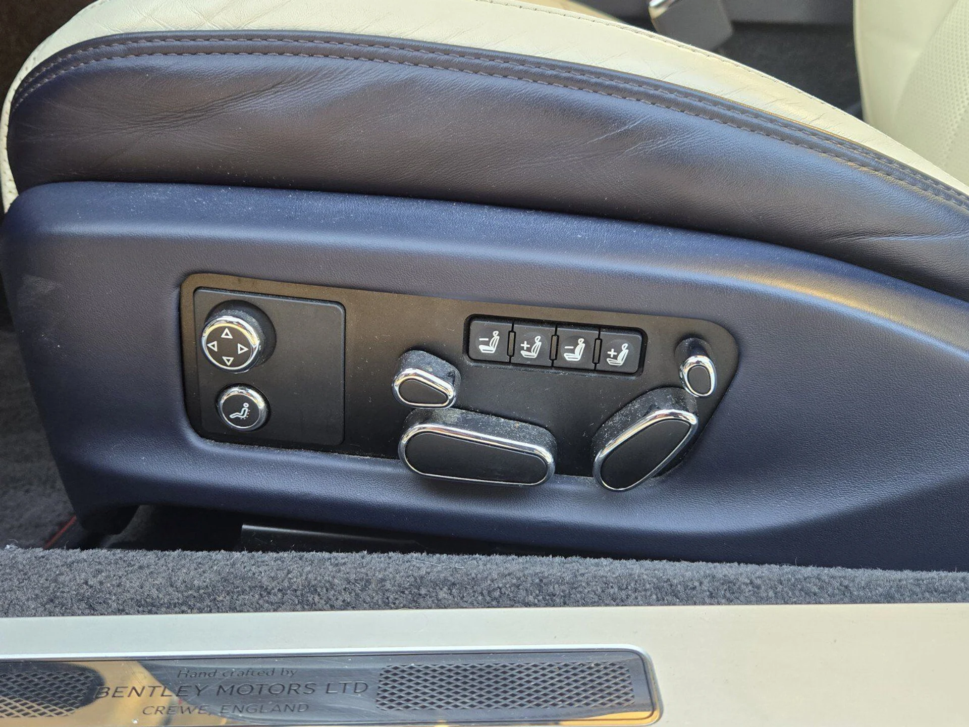 mph027_3645889887_85bbdd9f31c12040a6752112d6ccbb2ex_dc0b6b80d6