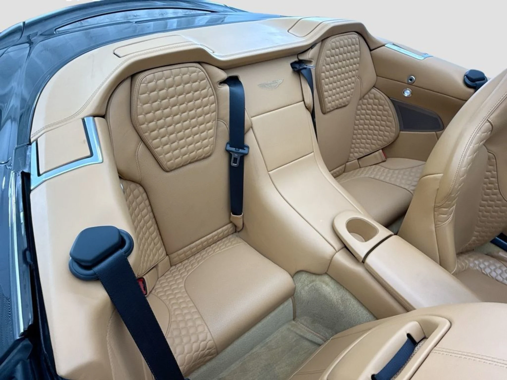 mph027_3655380266_used_2014_aston_martin_vanquish_2drvolante_8119_22995957_28_1024_3c06787671