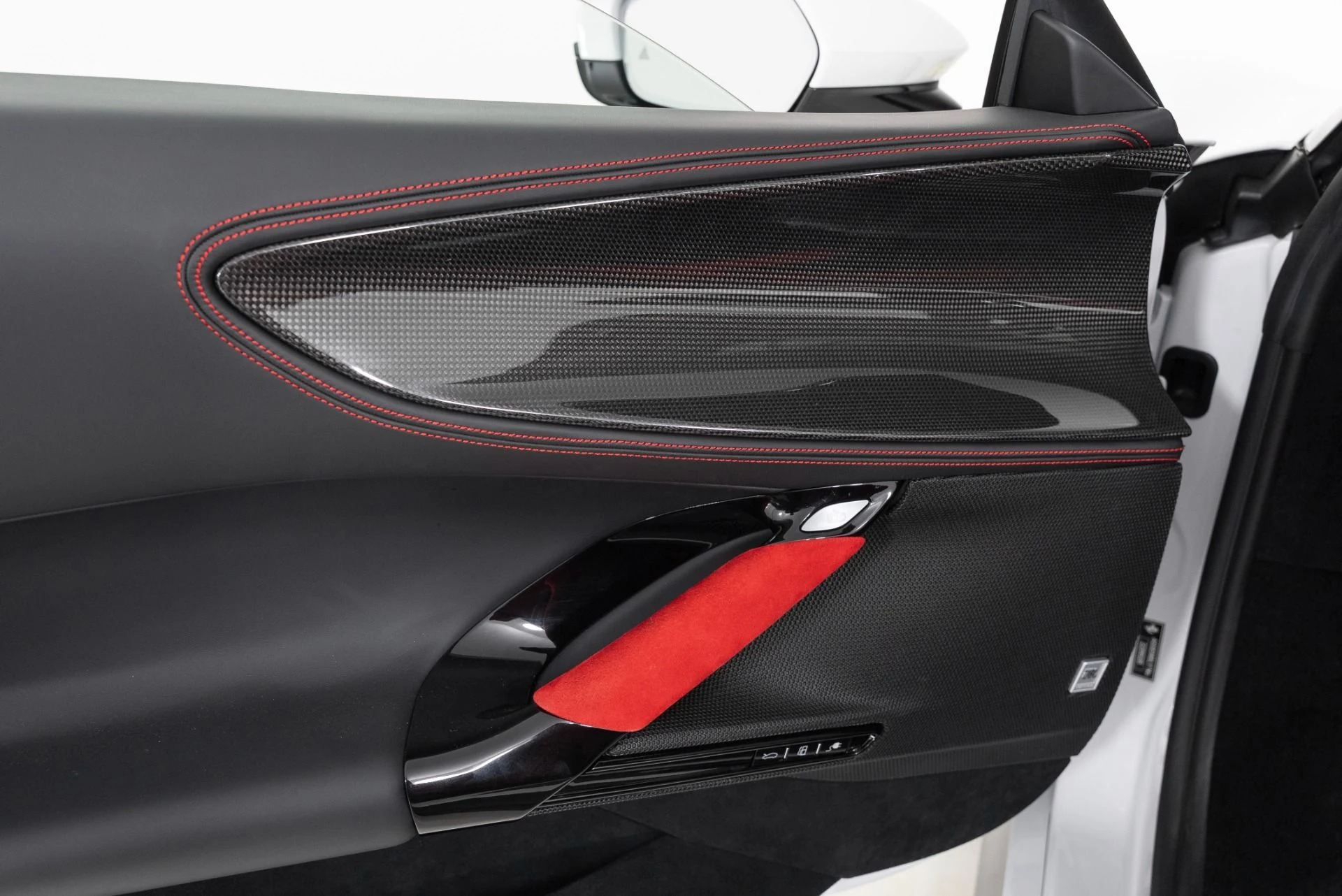 mph027_367149400_Used_2024_Ferrari_SF_90_Spider_1753904226_87258e84d2