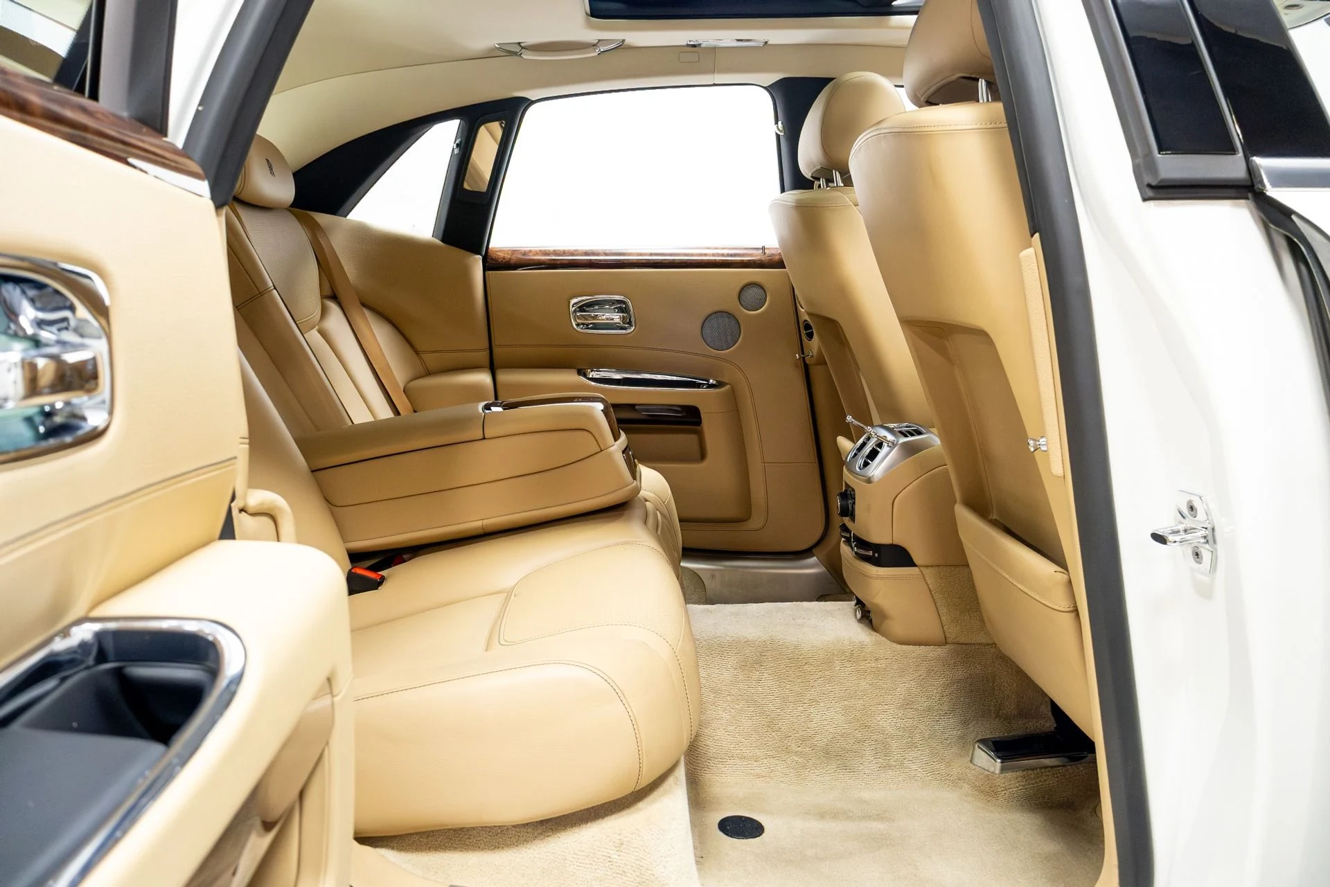 mph027_3687607975_Used_2017_Rolls_Royce_Ghost_1774888920_a2e3bfe617