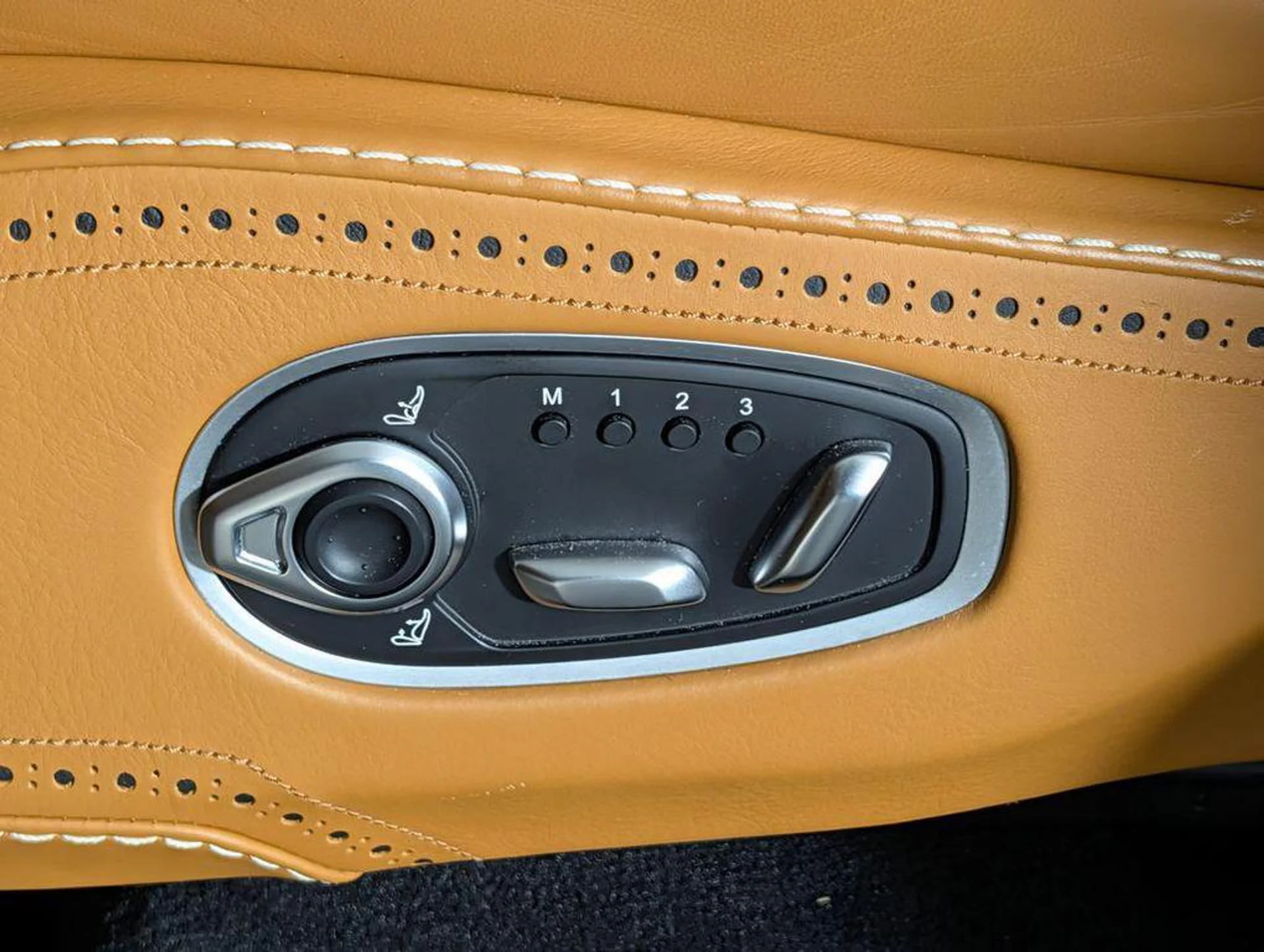 mph027_3690948649_x_U_Qnv_Tv3z_BHV_3m0p_O_Cwd_Qr_Ke_Eq_I_37ff774b39