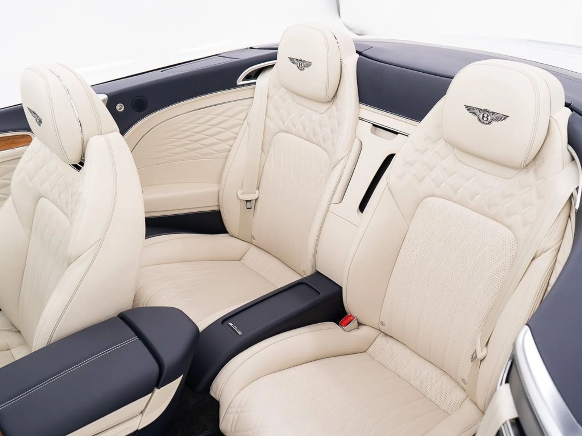 mph027_3704227168_f55195b64b874cef72a74809a770e79b_1973d82266