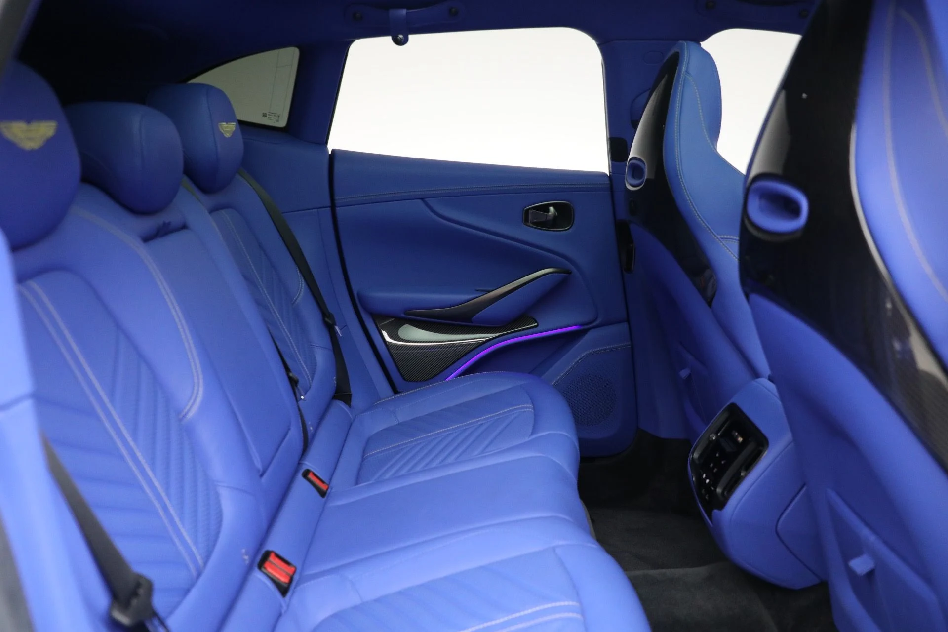 mph027_3710353624_Used_2024_Aston_Martin_DBX_707_1761409513_c95f1d5f43