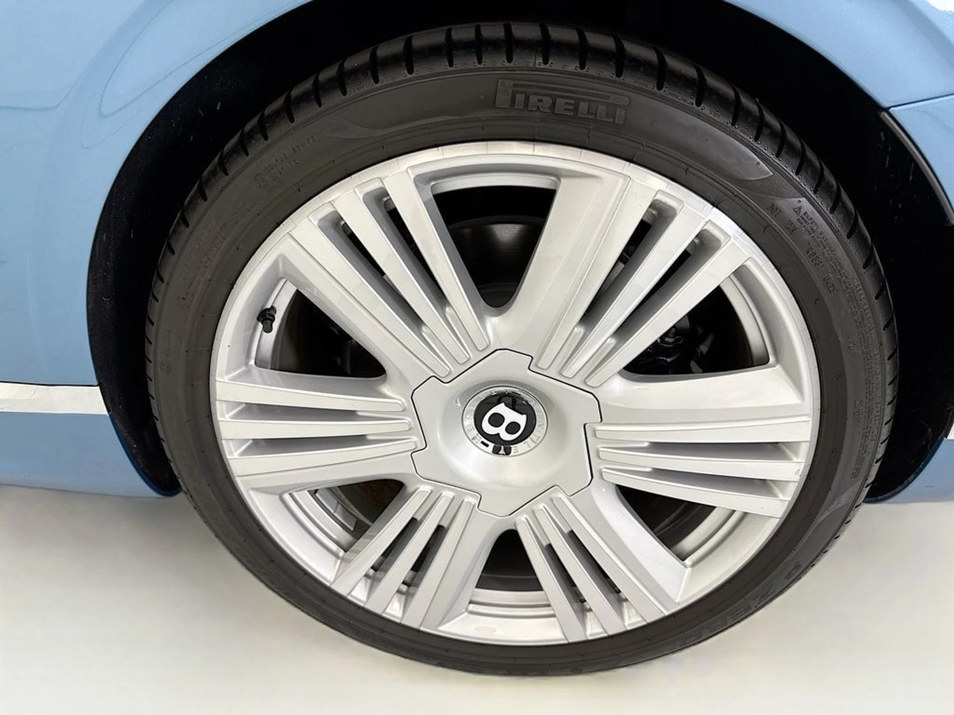 mph027_3713740206_used_2026_bentley_azure_8119_23037217_28_1024_4e4d1026c8