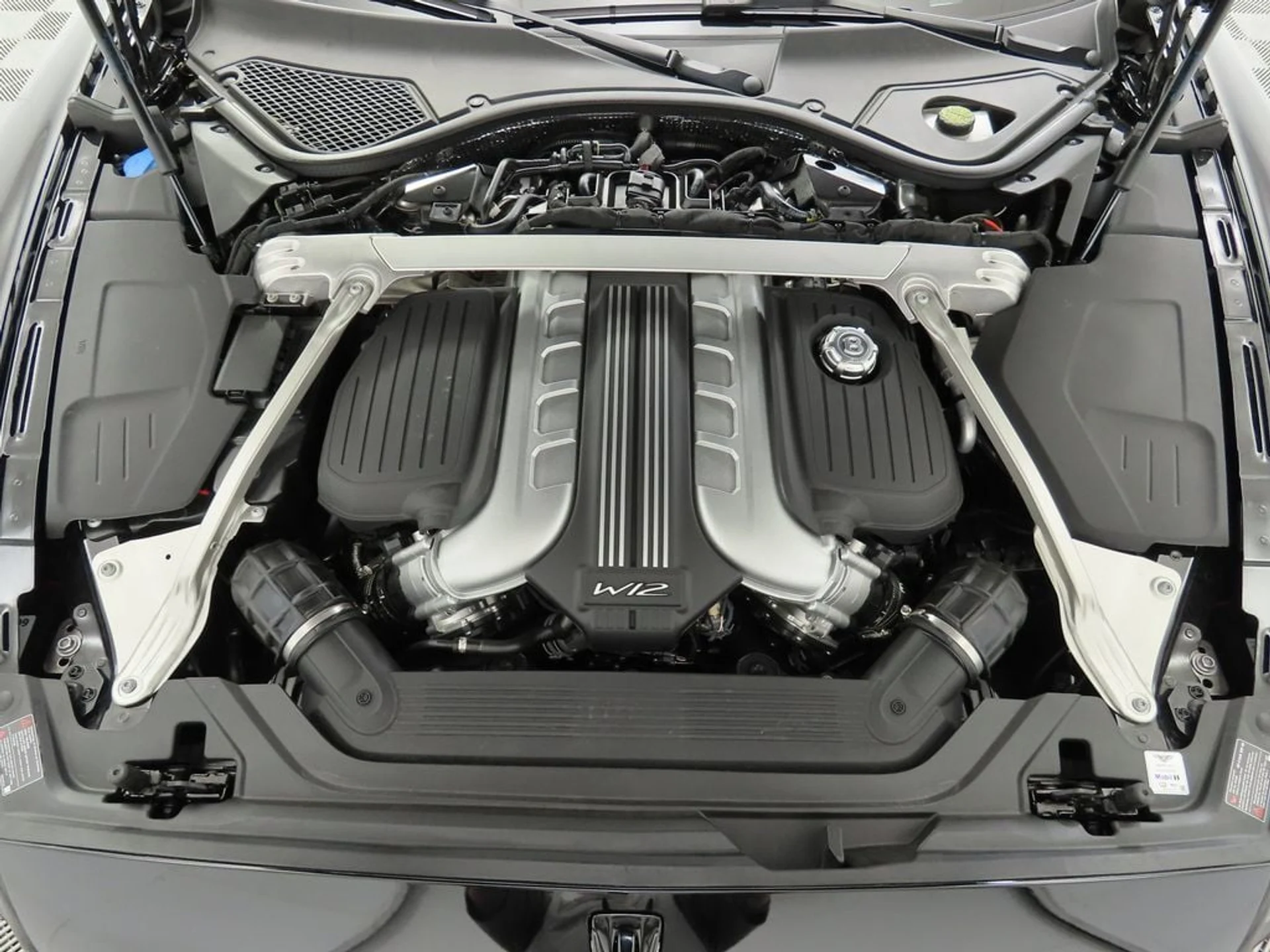 mph027_3715744632_used_2022_bentley_flying_spur_w12sedan_8119_22917099_28_1024_844574cfc9