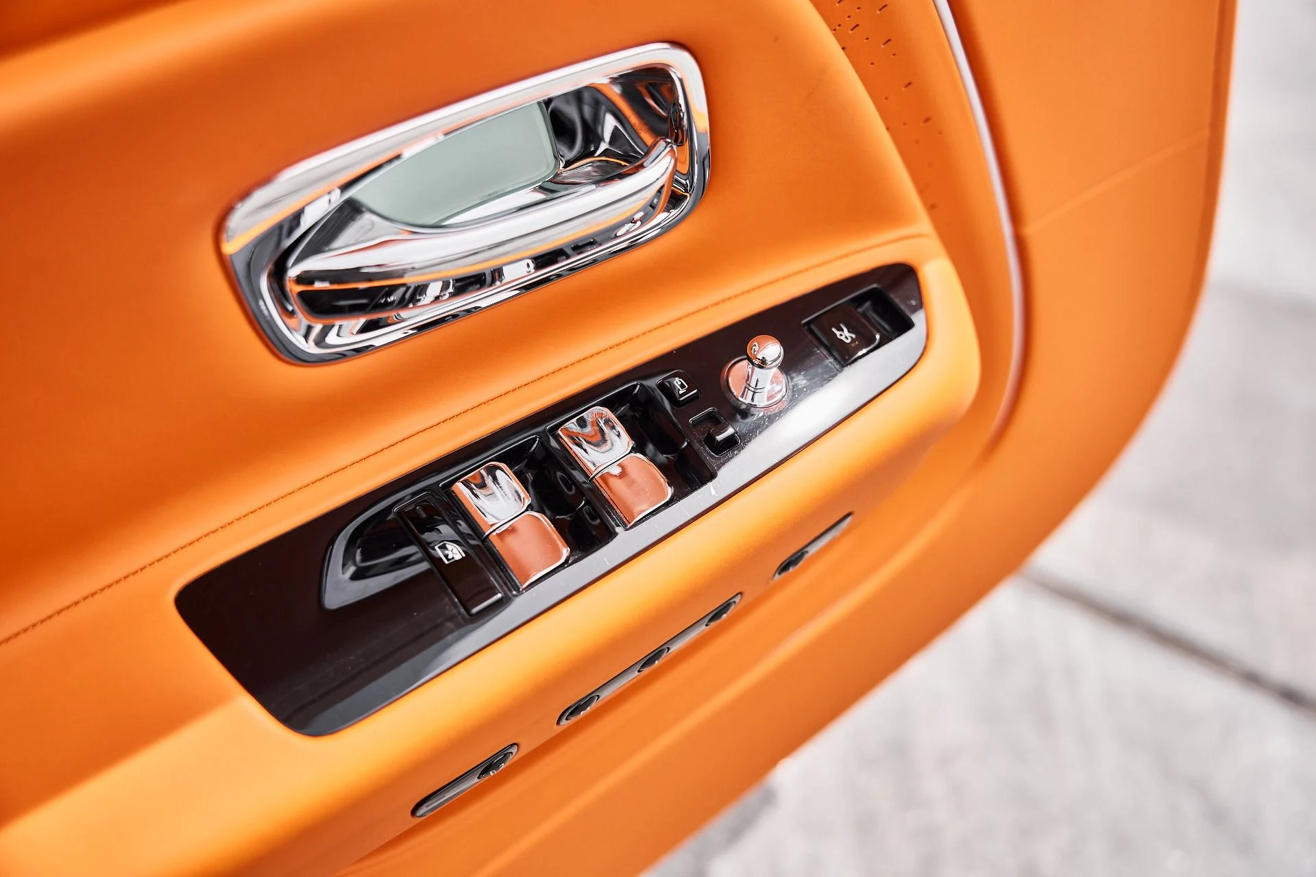 mph027_3717091586_Used_2025_Rolls_Royce_Spectre_Base_1775928264_3f3ee088cb