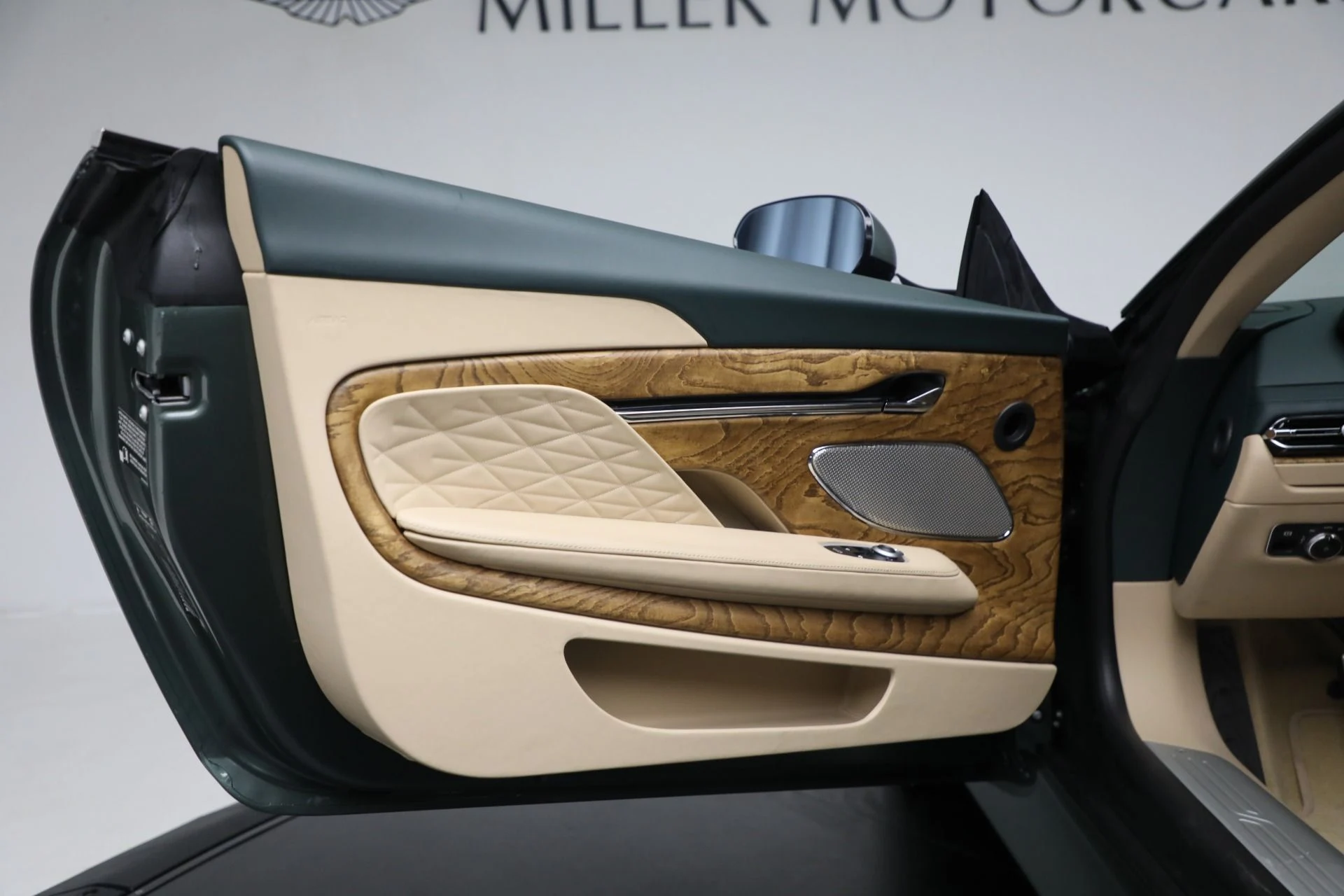mph027_3723468825_New_2025_Aston_Martin_DB_12_Volante_98b504d3b3