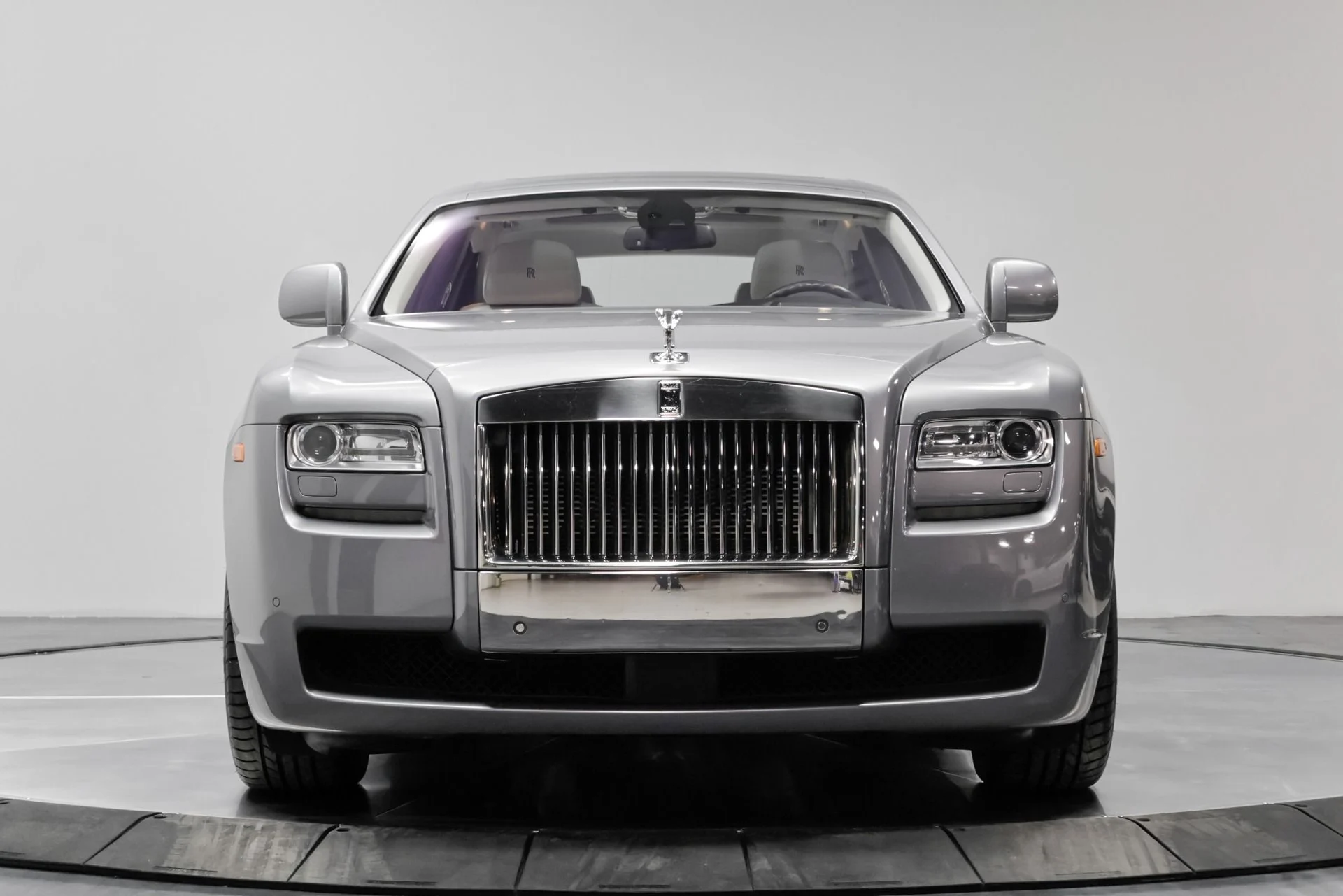 mph027_3735501143_Used_2010_Rolls_Royce_Ghost_1762979207_6e2e9d0307