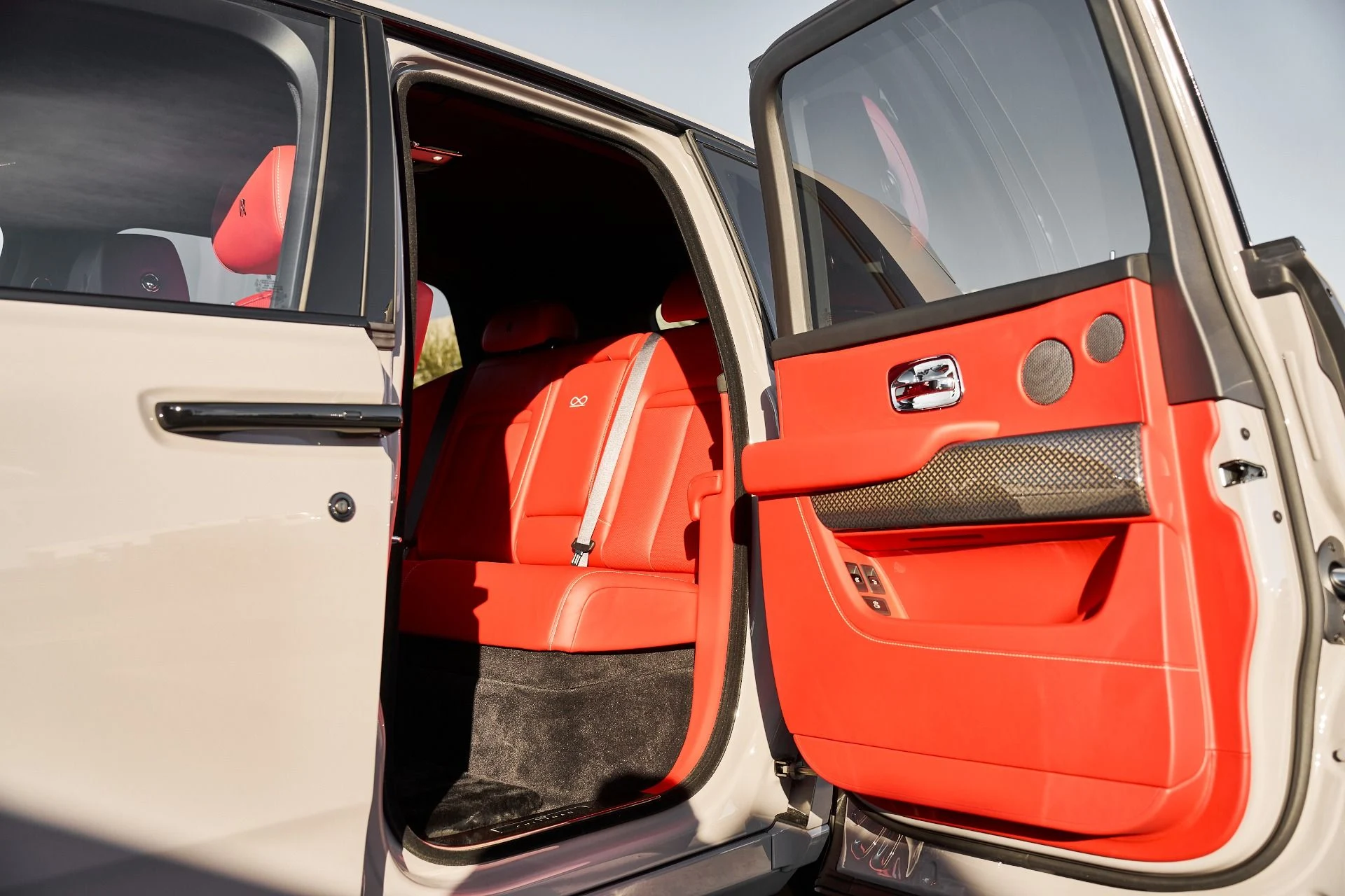 mph027_3757955327_Used_2025_Rolls_Royce_Cullinan_Black_Badge_1763084577_48bf3d8b49