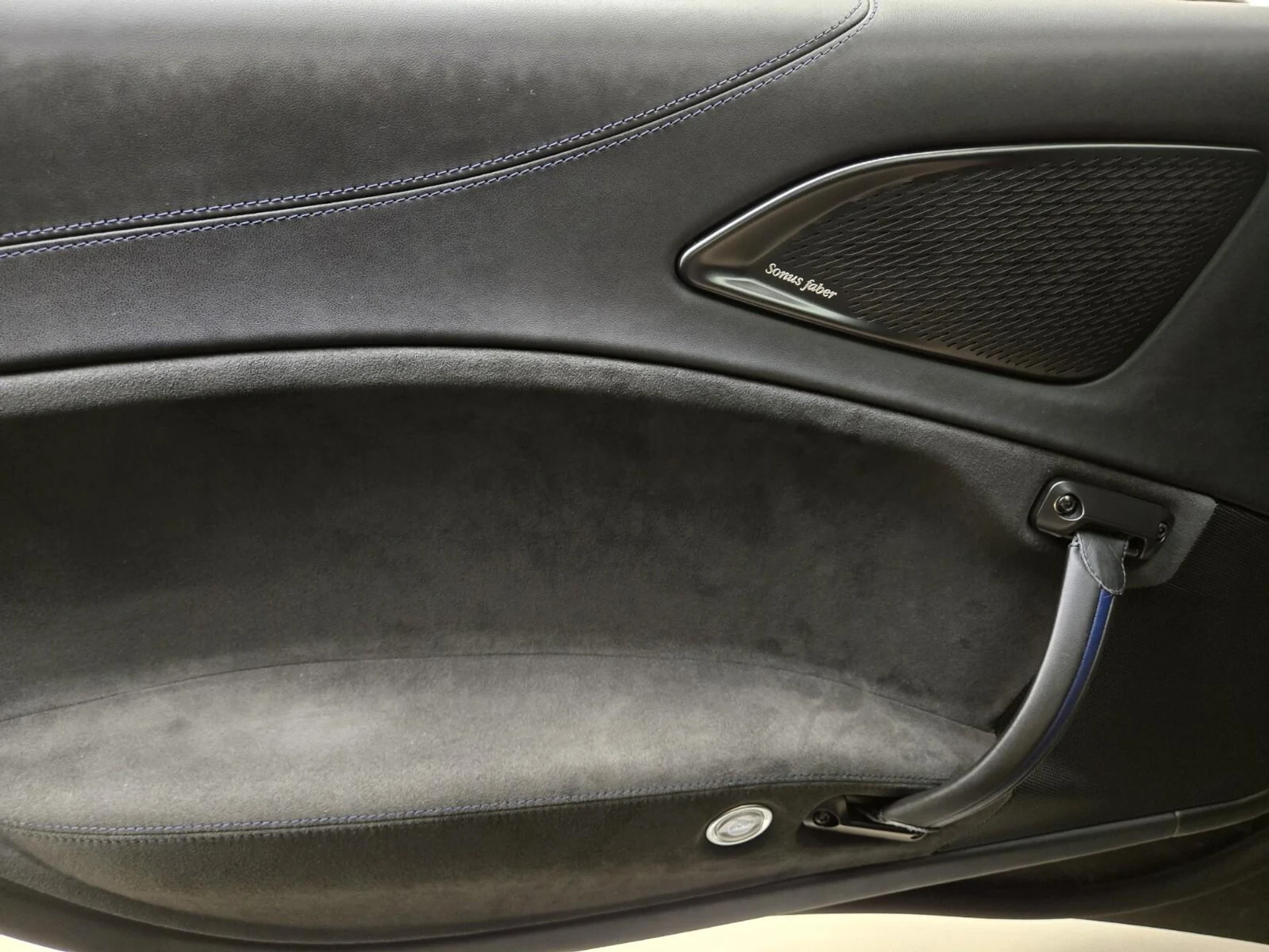 mph027_3772656785_Used_2023_Maserati_MC_20_1765868294_0db89c2ee0