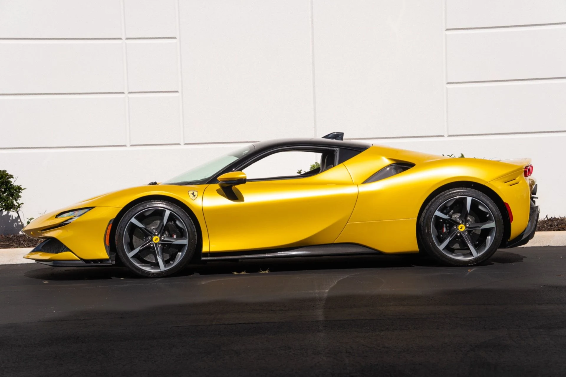 mph027_3772691064_Used_2023_Ferrari_SF_90_Stradale_1780886537_f78b8003f2