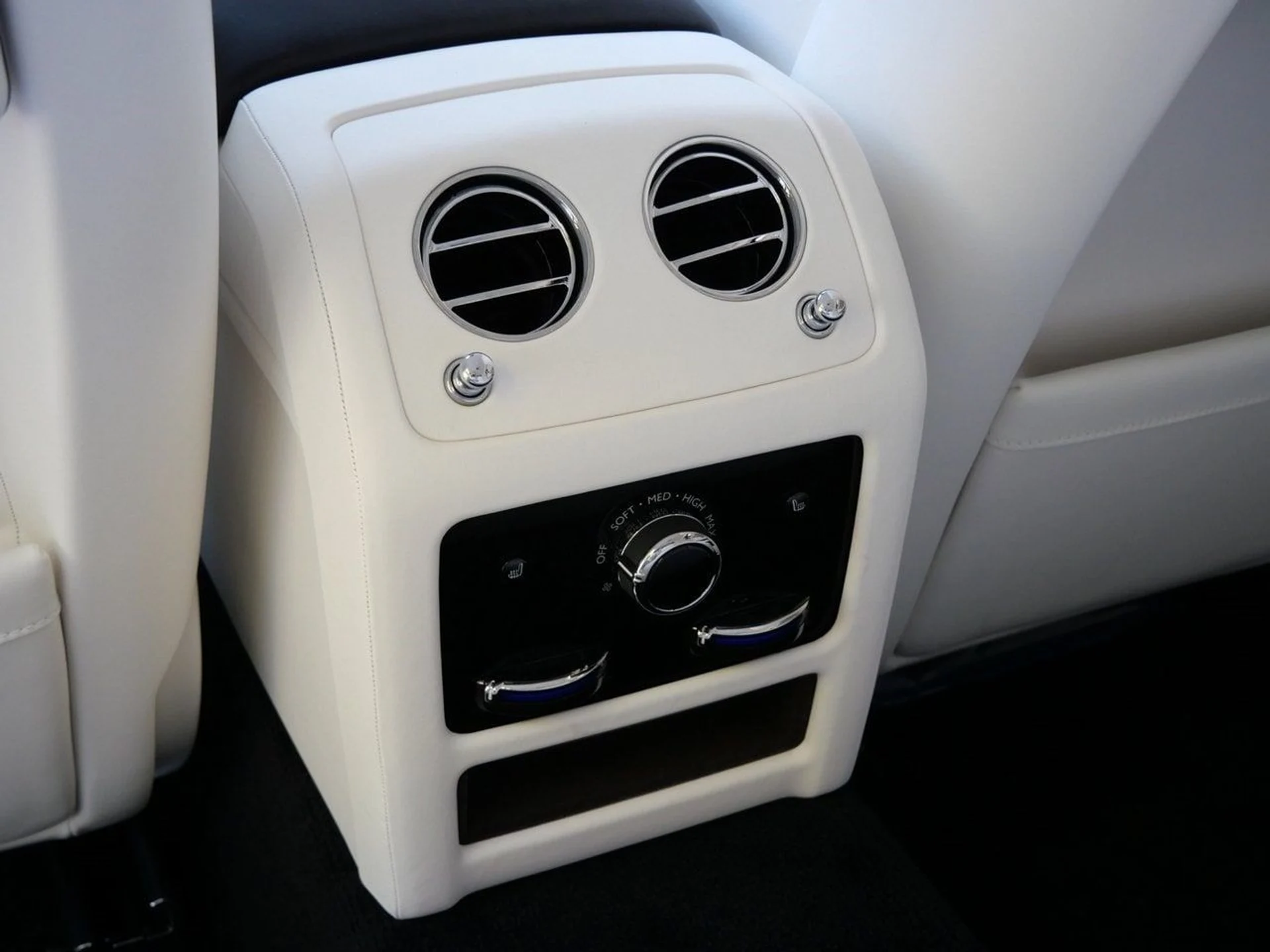 mph027_3775373095_5d4eeb37c050429f6fa2e342de8f196ax_aa57c17edc