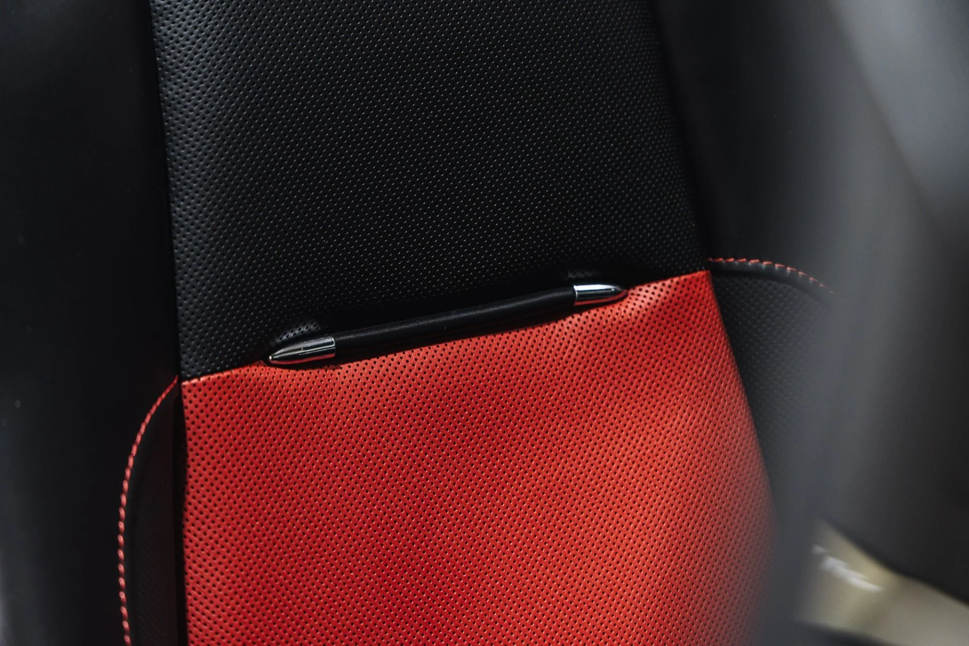 mph027_3798485698_Used_2019_Rolls_Royce_Dawn_1775855974_e30522d5a4