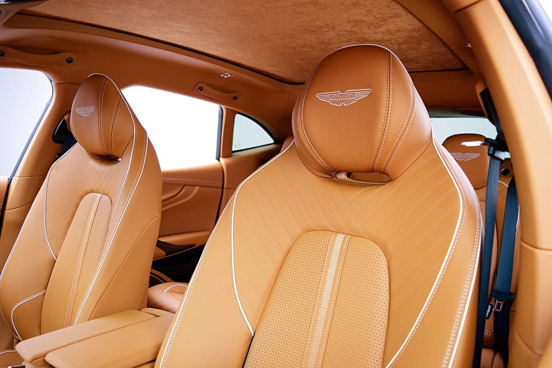 mph027_3801423147_New_2025_Aston_Martin_DBX_707_f635b394c9
