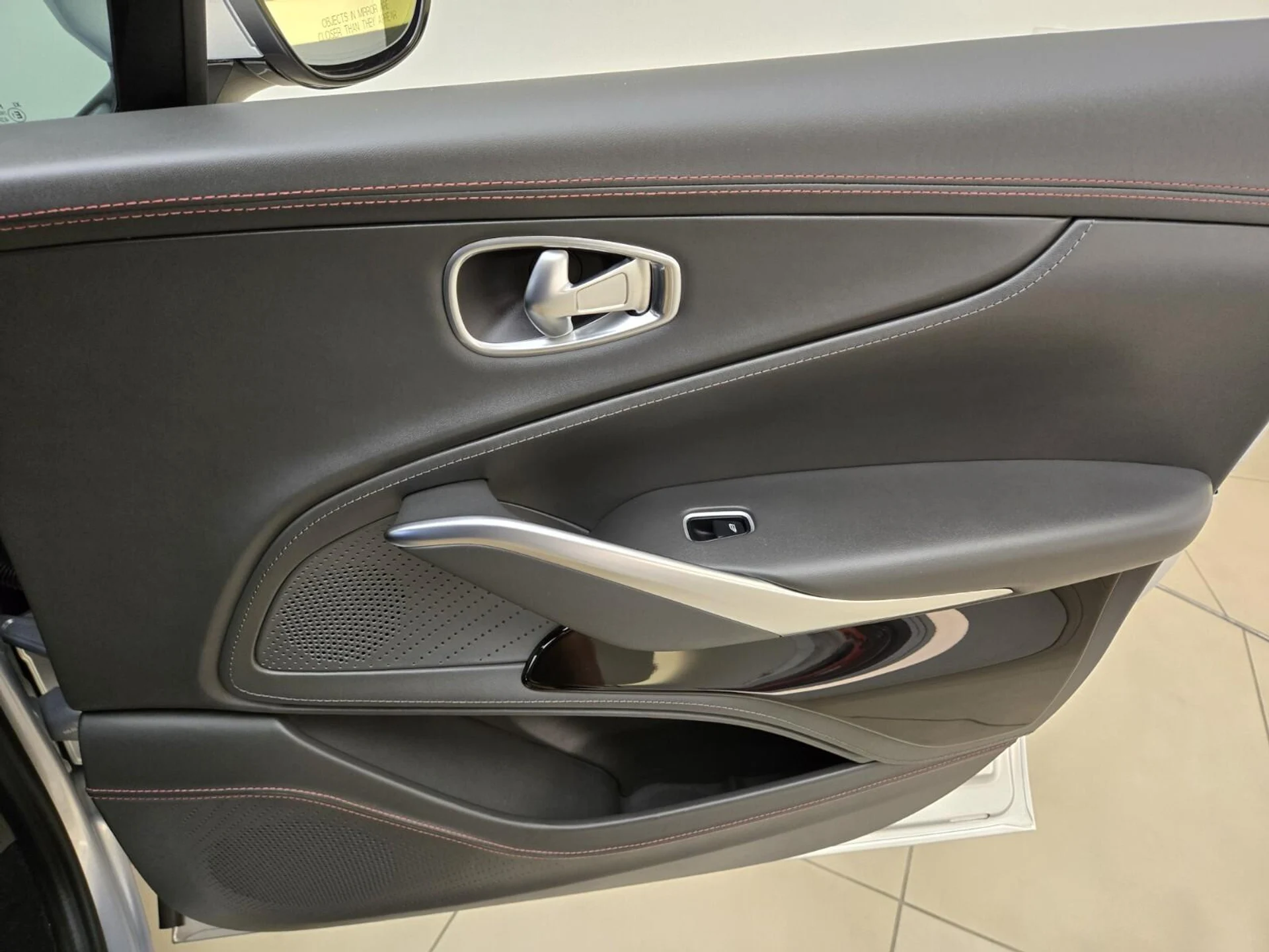 mph027_3804832972_Used_2024_Aston_Martin_DBX_1777355473_1656ffba8e