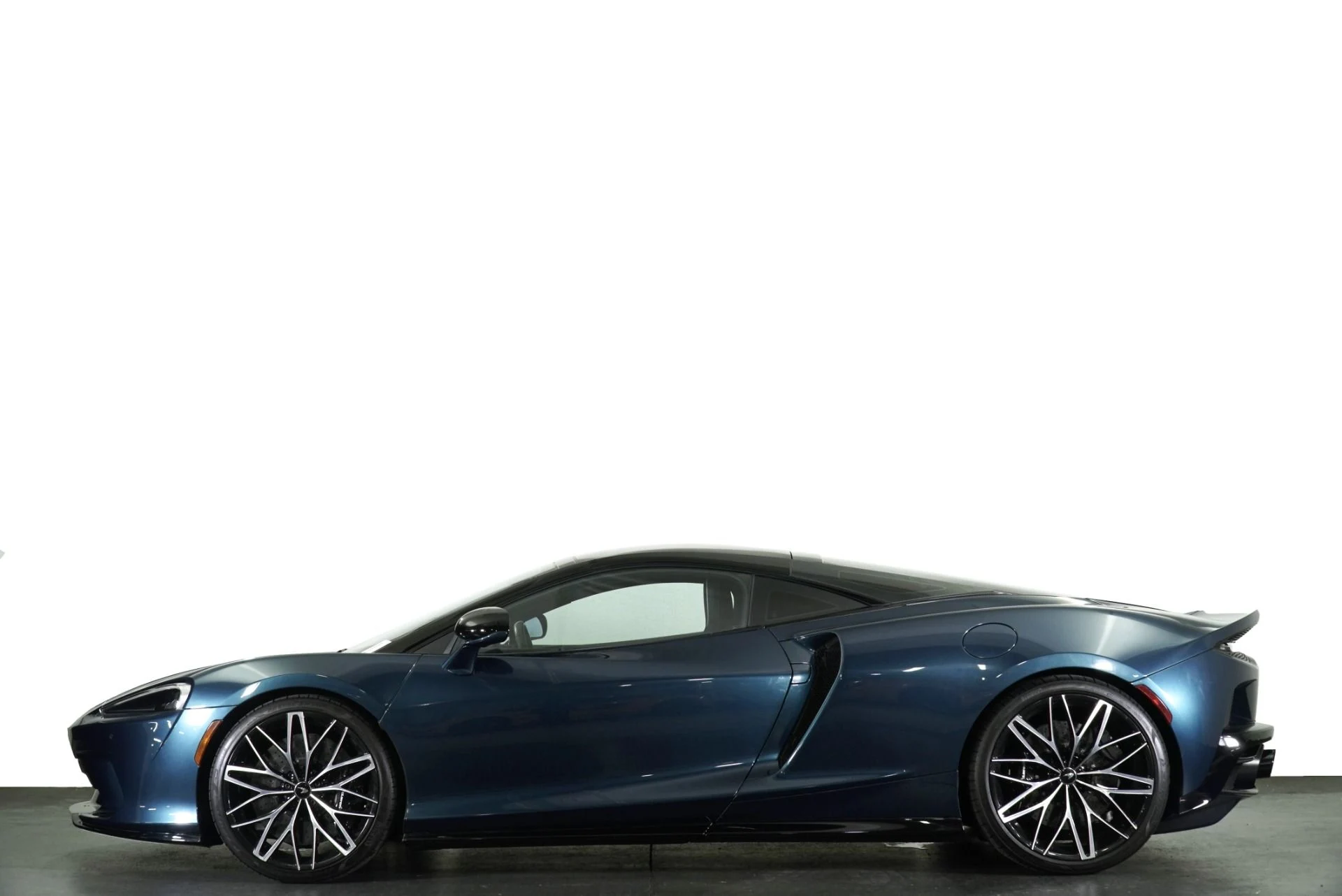 mph027_3820566783_Used_2023_Mc_Laren_GT_1764782426_defe4d2387