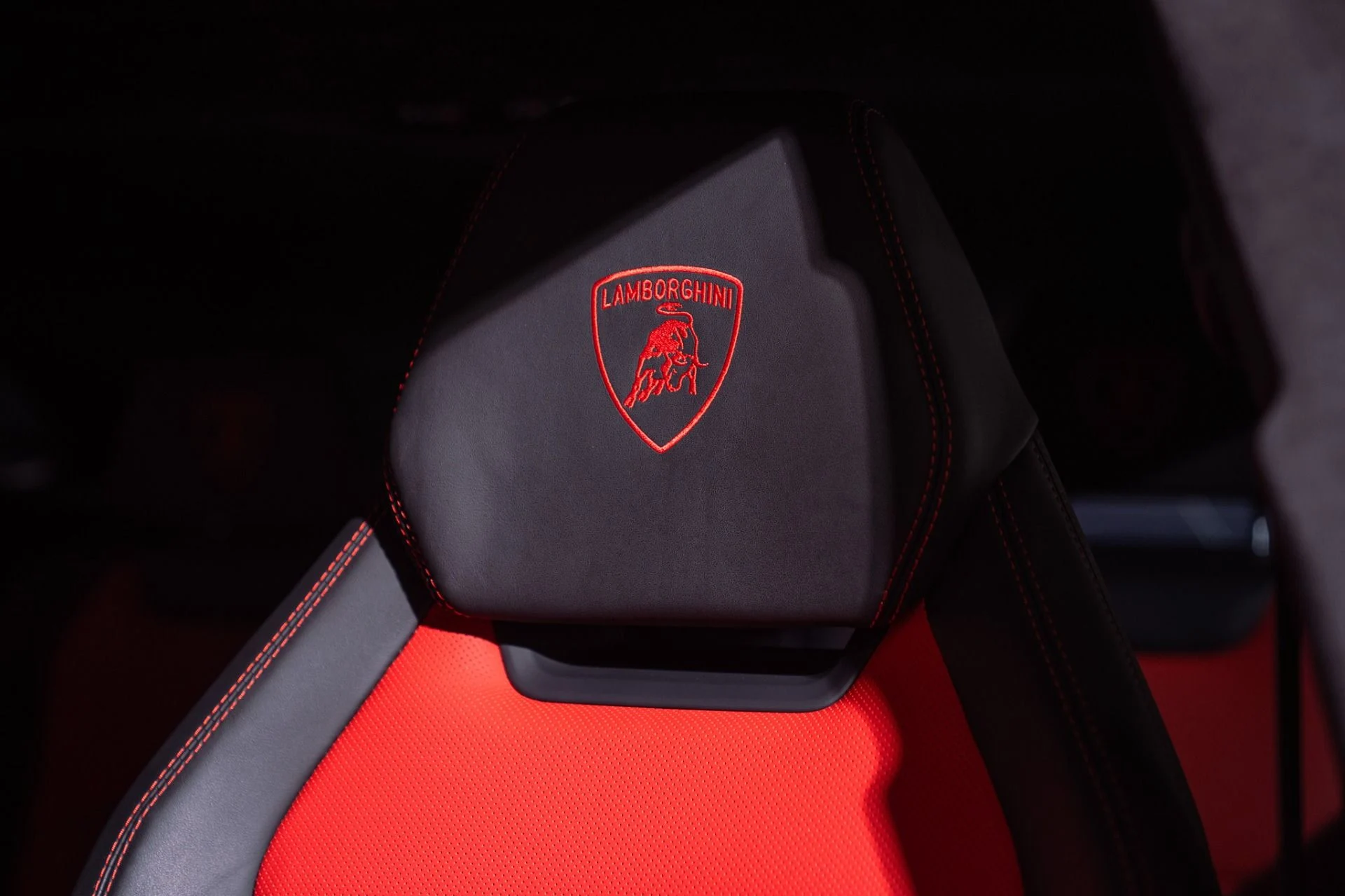 mph027_3848218450_Used_2022_Lamborghini_Urus_Full_Carbon_Interior_Package_1792210428_fcb428cccc