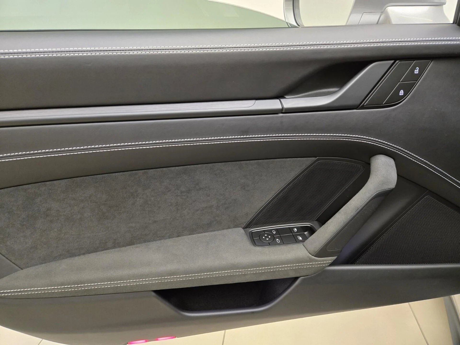 mph027_385298668_Used_2022_Porsche_911_GT_3_1768977965_4b3a39e0ad