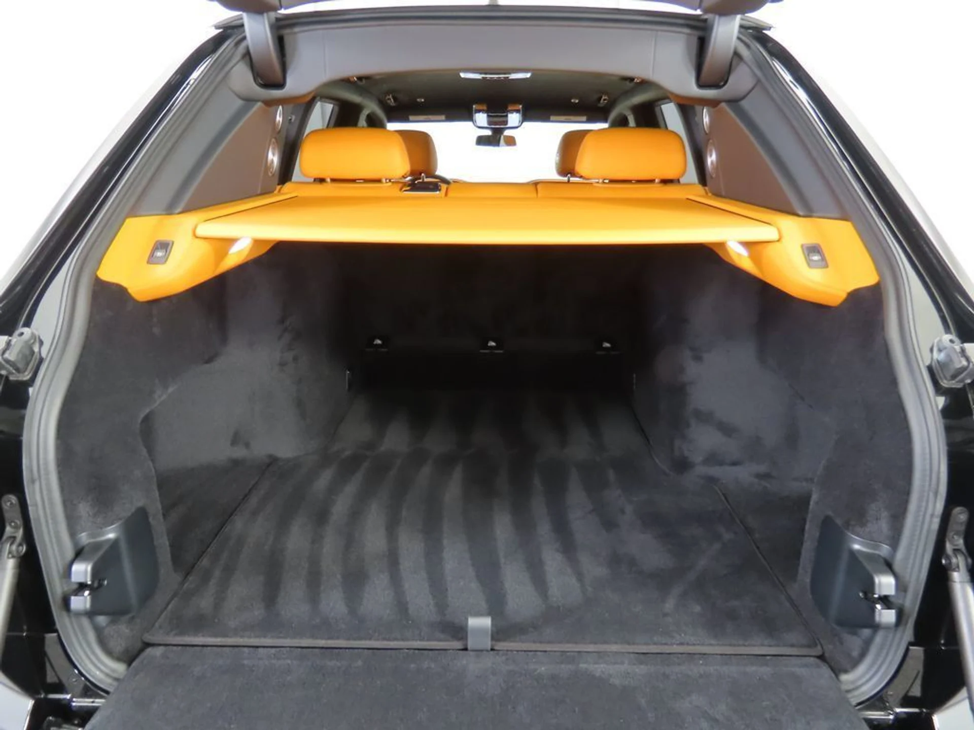 mph027_3857861160_used_2023_rolls_royce_cullinan_sportutility_8119_22974083_28_1024_5a353256f3