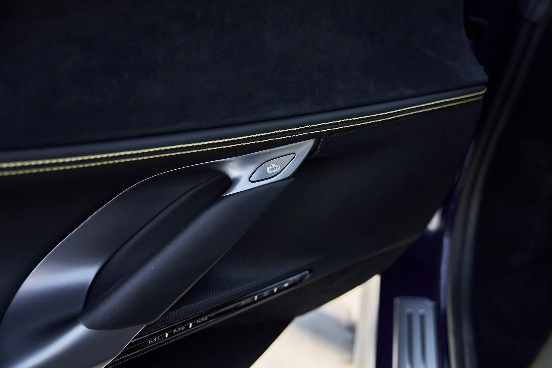 mph027_385995992_Used_2023_Ferrari_SF_90_Stradale_1769909117_5513ef2490