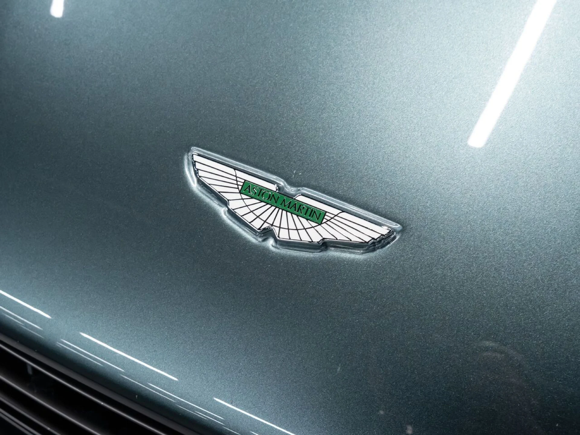 mph027_3868103762_aston_martin_v8_vantage_2015_bdef2fd523
