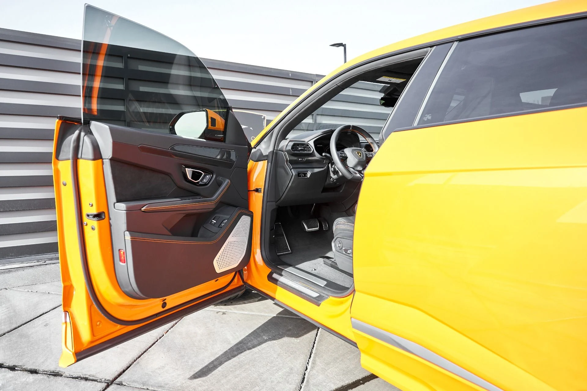 mph027_3877237147_Used_2022_Lamborghini_Urus_1766457377_b33d9dade9