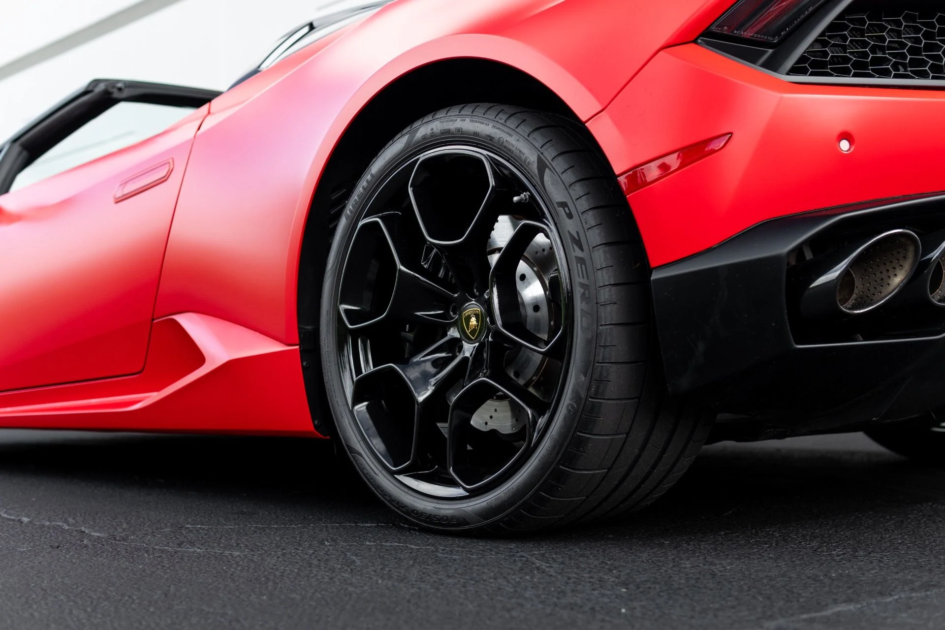 mph027_3882889160_Used_2018_Lamborghini_Huracan_LP_580_2_Spyder_1766443768_f8f20b2a2c