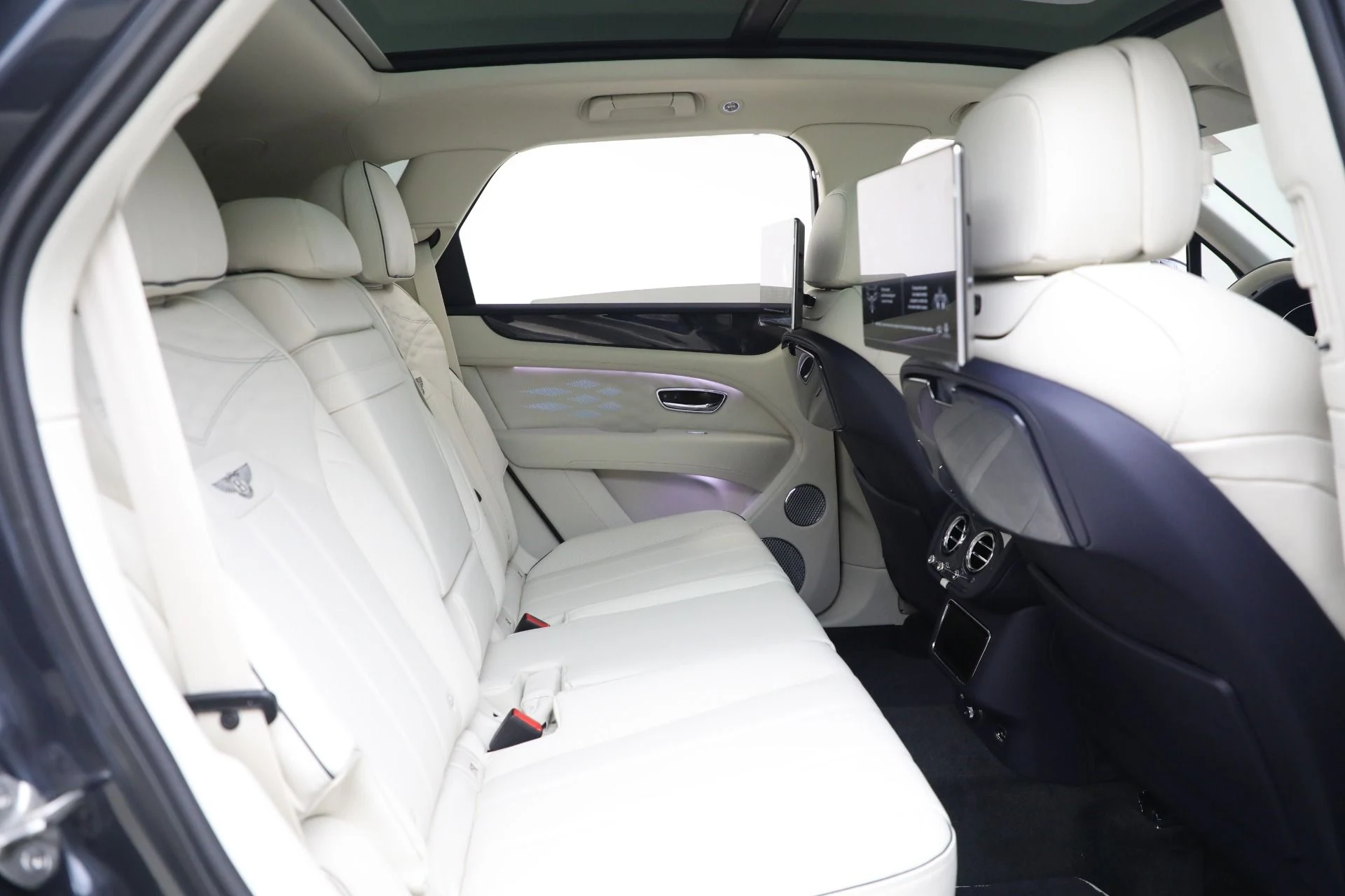 mph027_3889037644_New_2025_Bentley_Bentayga_Atelier_Edition_V8_e86a22969b