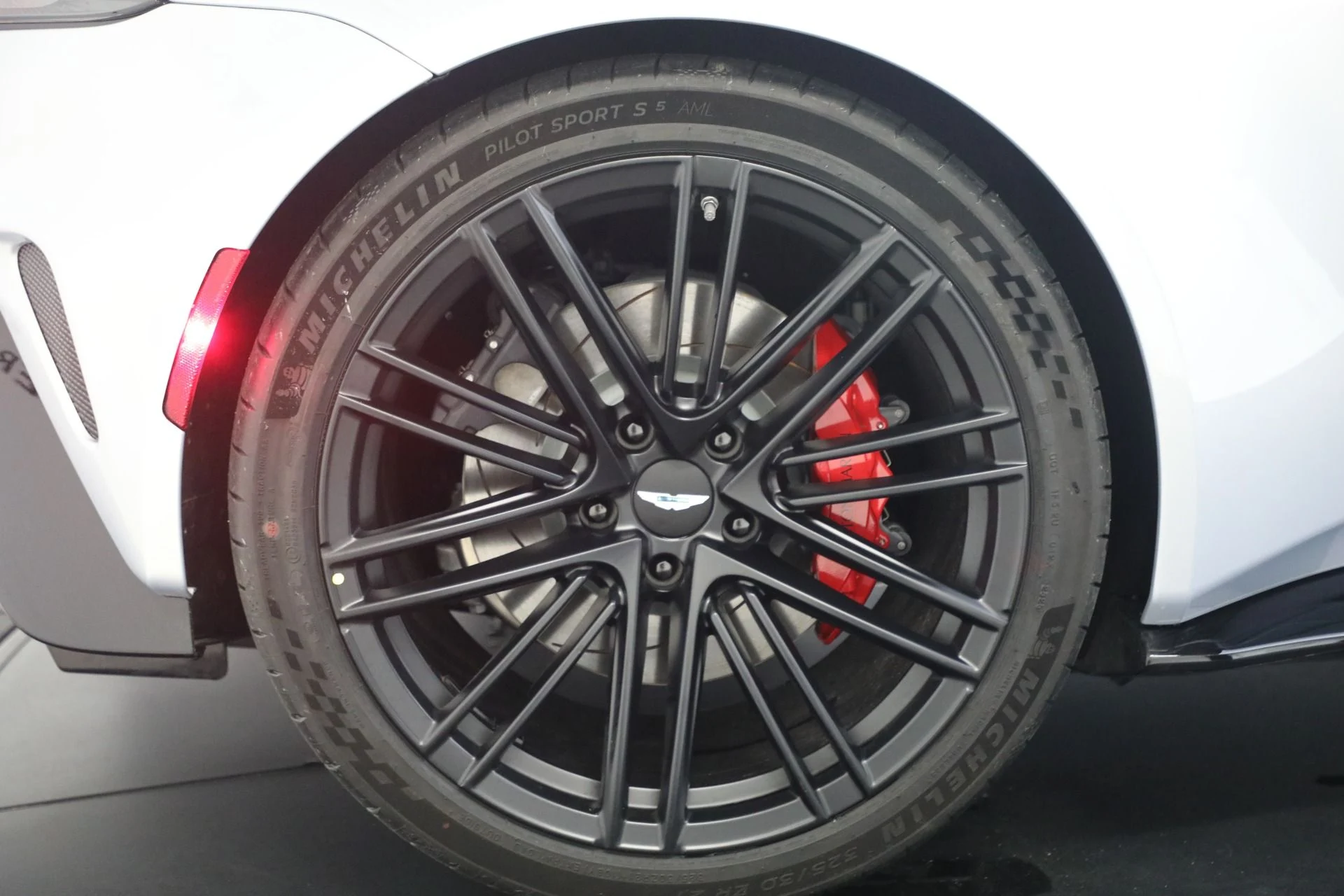 mph027_3904042210_New_2026_Aston_Martin_Vantage_Roadster_1768253307_1cd33cdda3