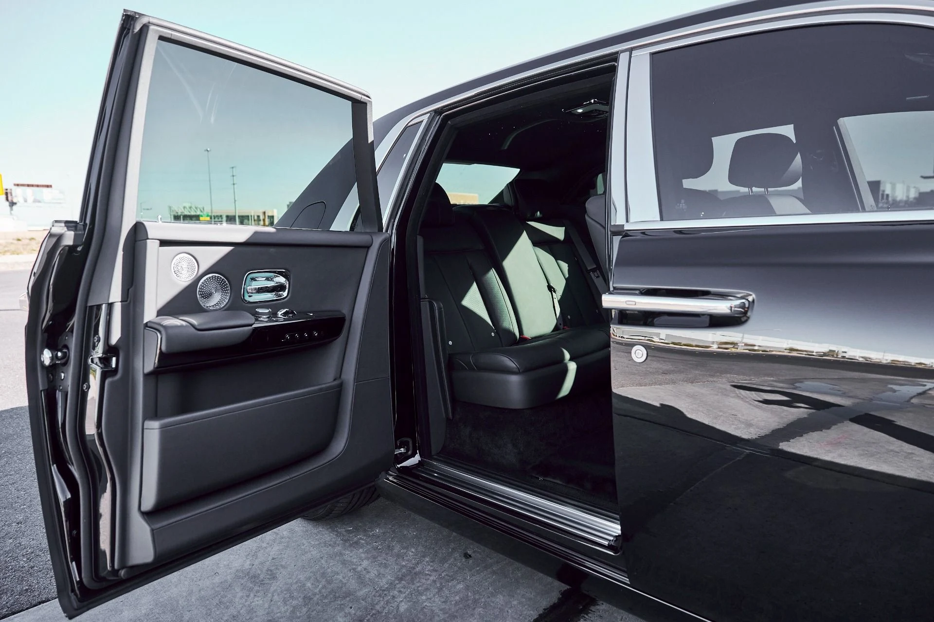 mph027_3904926696_Used_2024_Rolls_Royce_Phantom_Base_1770700074_9b1d31d322