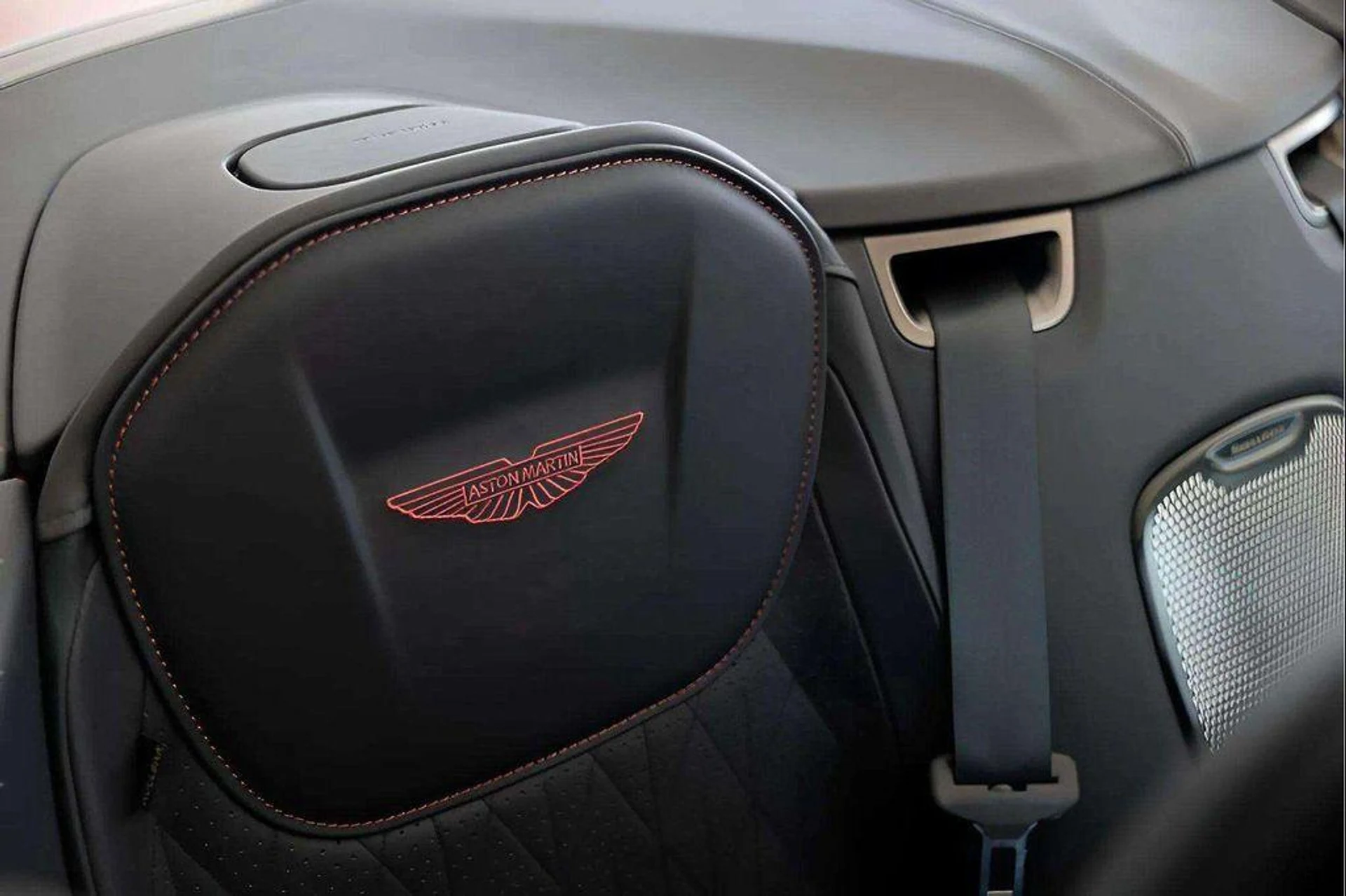 mph027_3906262406_thxk_SNR_2pg_Hrl_Ec_V_Rs_Njgk_C_Mav_I_438c58696f