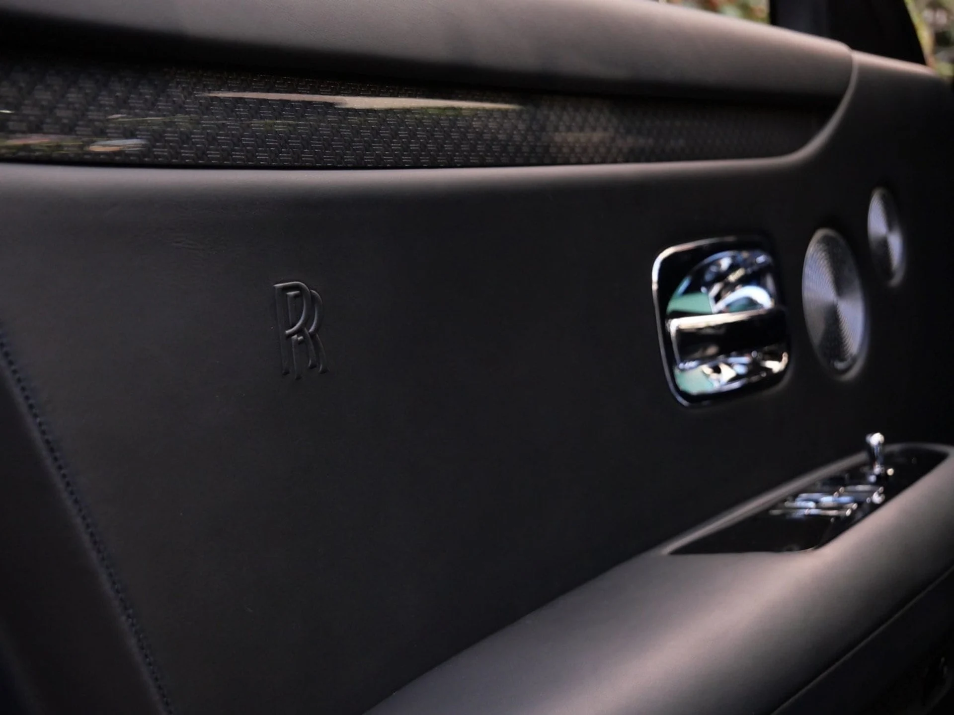 mph027_3912446886_d24dc13f3cf61711e495504943a6a290x_01c5305593