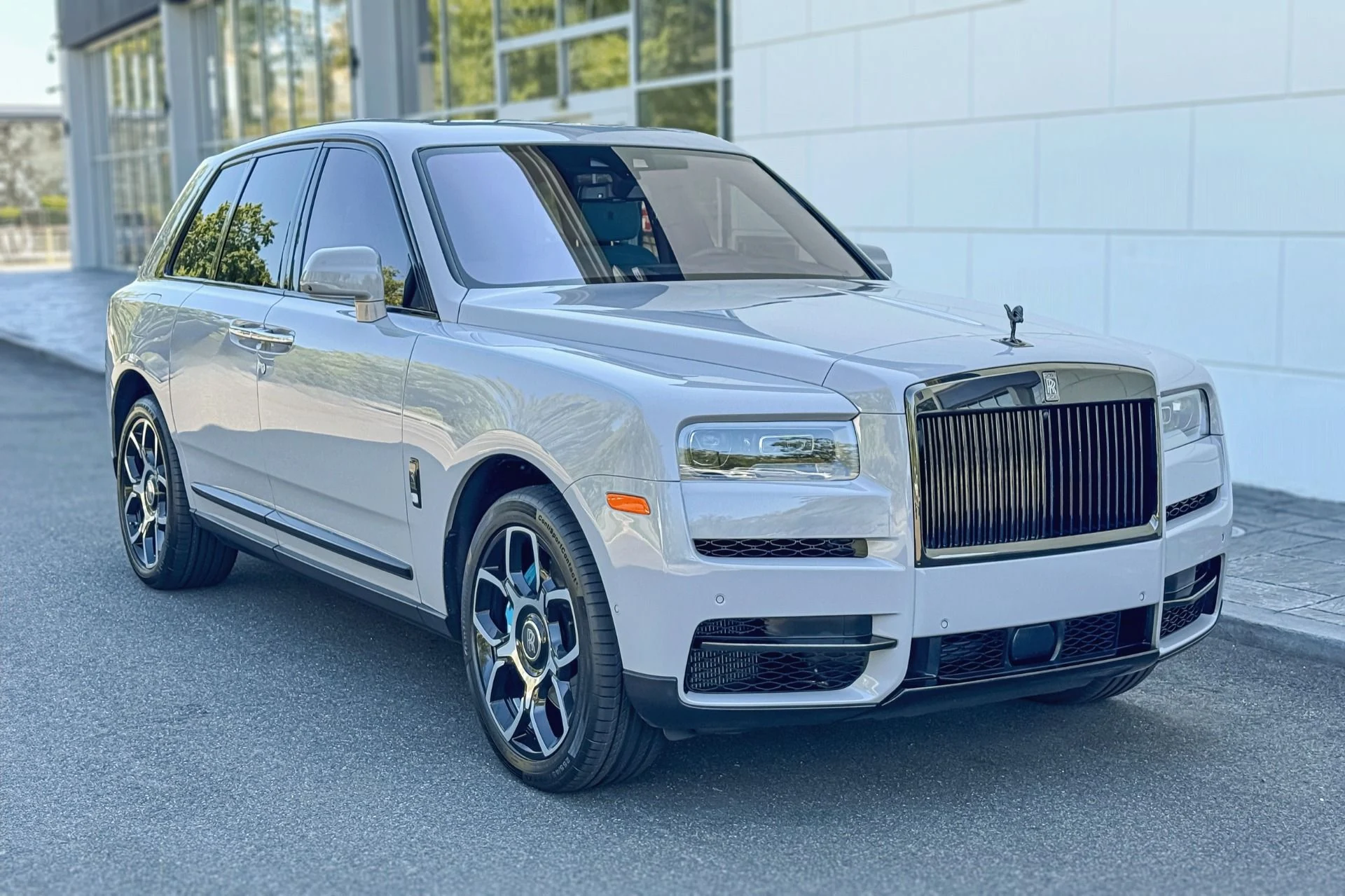 mph027_3916463155_Used_2022_Rolls_Royce_Black_Badge_Cullinan_1758544859_f9df8c0761
