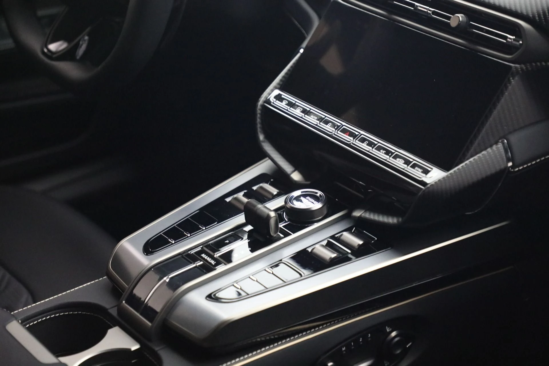mph027_3918970993_Used_2025_Aston_Martin_Vanquish_1789418284_f12705890c