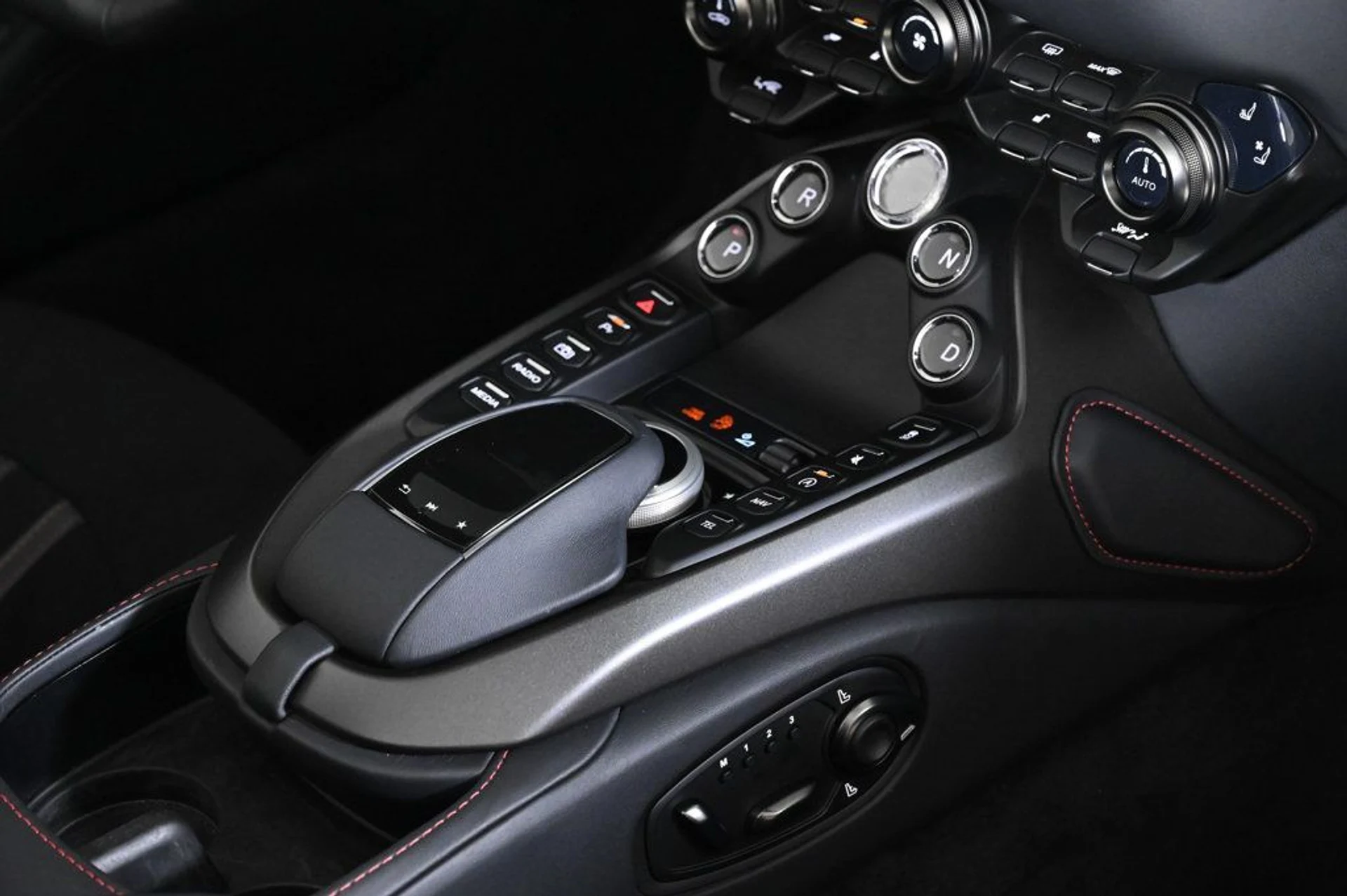 mph027_3925150184_used_2023_aston_martin_vantage_roadster_11350_22920347_27_1024_5a53d9755d