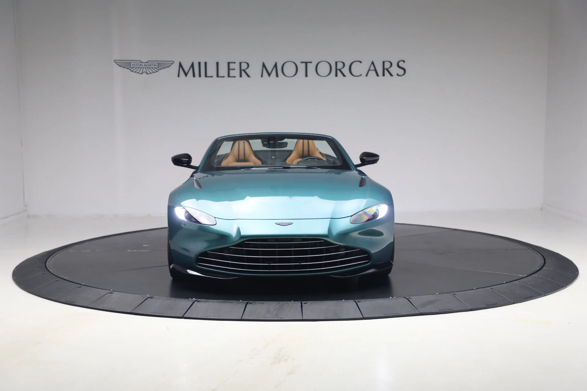 mph027_3927992570_Used_2023_Aston_Martin_Vantage_V8_1791917155_058f3b416f