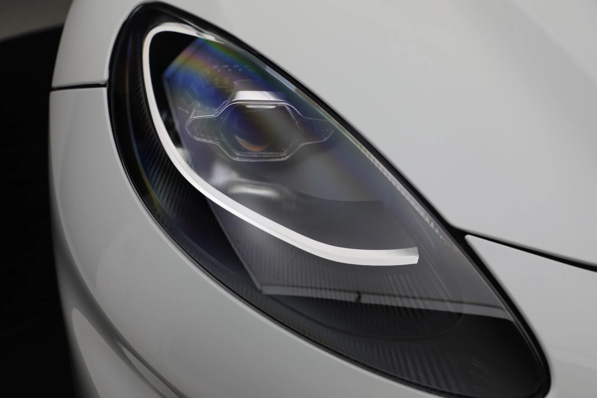 mph027_393490055_New_2025_Aston_Martin_DBX_707_707_a832d81a9c