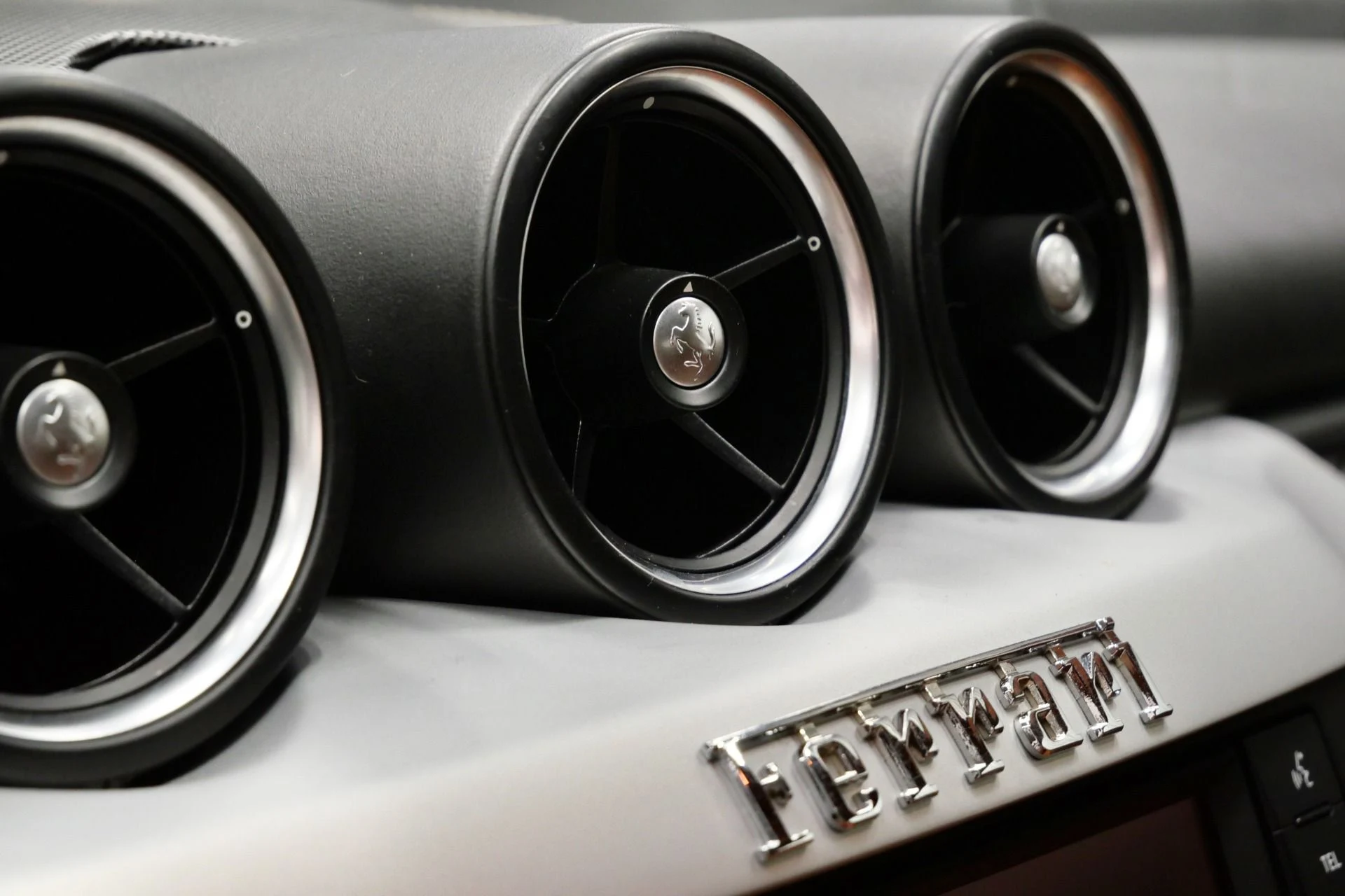mph027_3936920438_Used_2014_Ferrari_FF_1760547739_9a25bced01