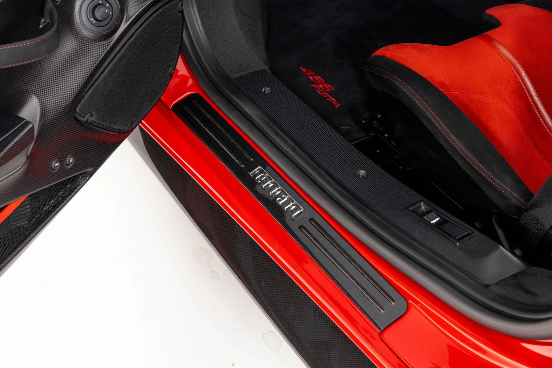 mph027_3943884971_Used_2019_Ferrari_488_Pista_1761352057_94db289f3f